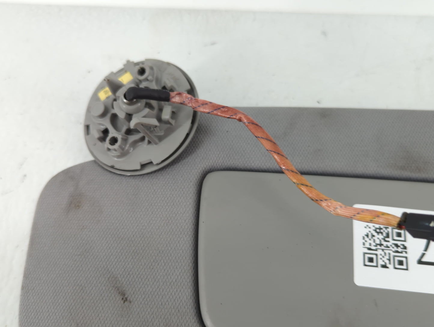 2018-2019 Chevrolet Equinox Sun Visor Shade Replacement Driver Left Mirror Fits Fits 2018 2019 OEM Used Auto Parts - Oemused