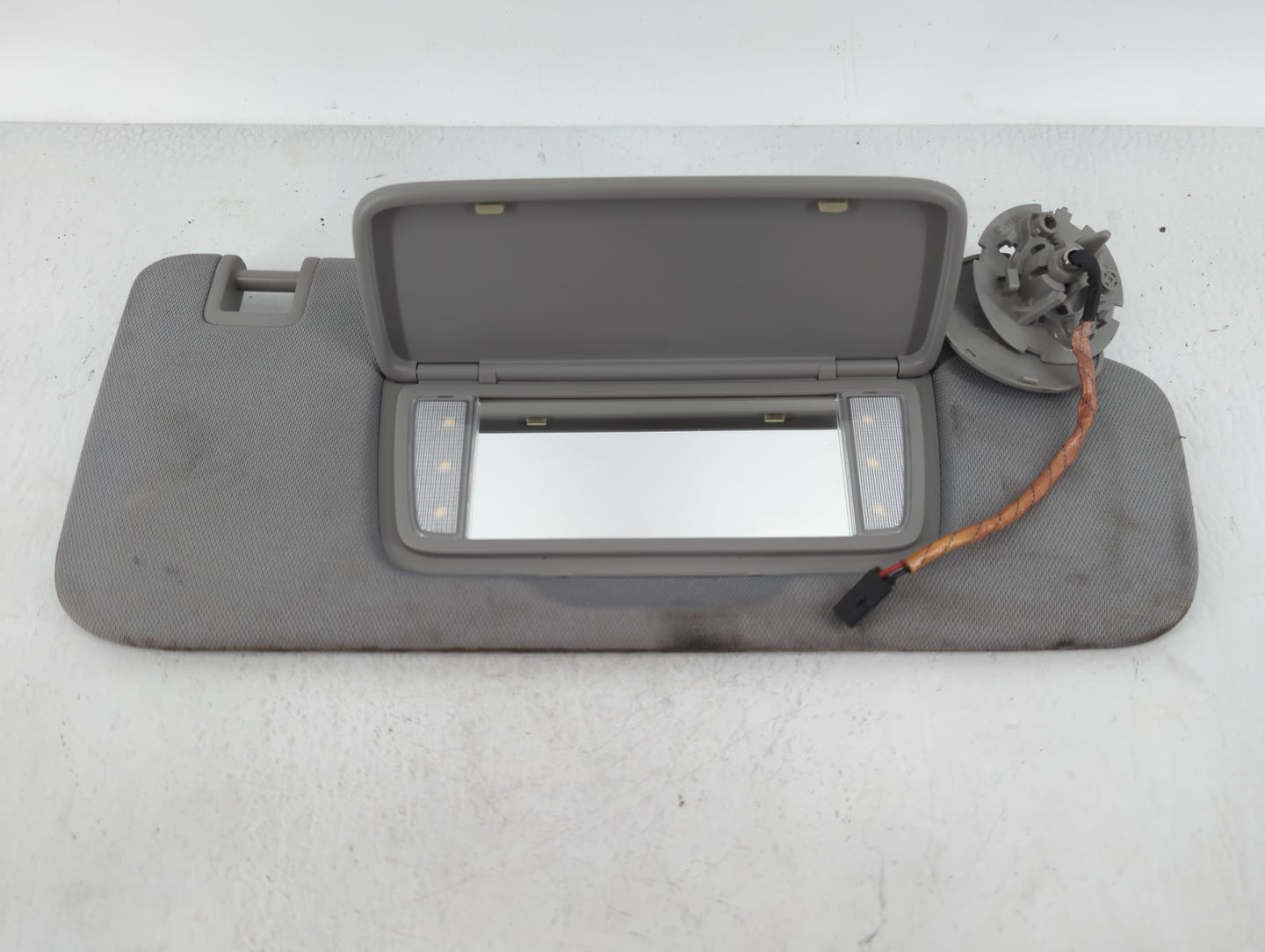 2018-2019 Chevrolet Equinox Sun Visor Shade Replacement Passenger Right Mirror Fits Fits 2018 2019 OEM Used Auto Parts - Oem