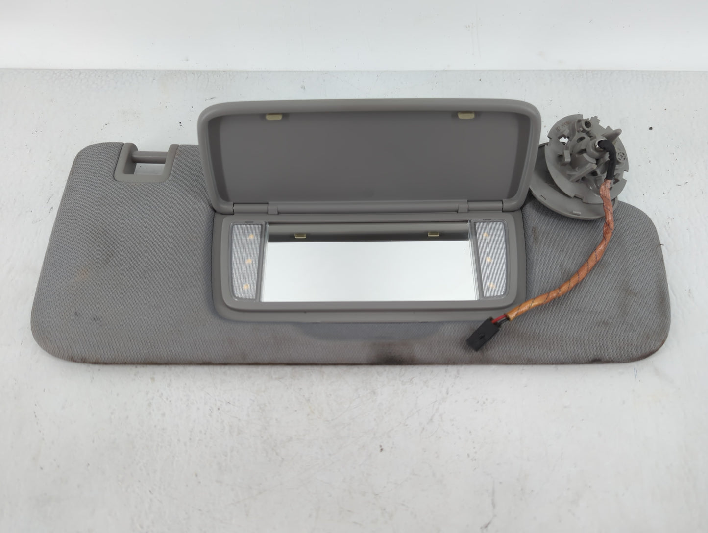 2018-2019 Chevrolet Equinox Sun Visor Shade Replacement Passenger Right Mirror Fits Fits 2018 2019 OEM Used Auto Parts - Oem