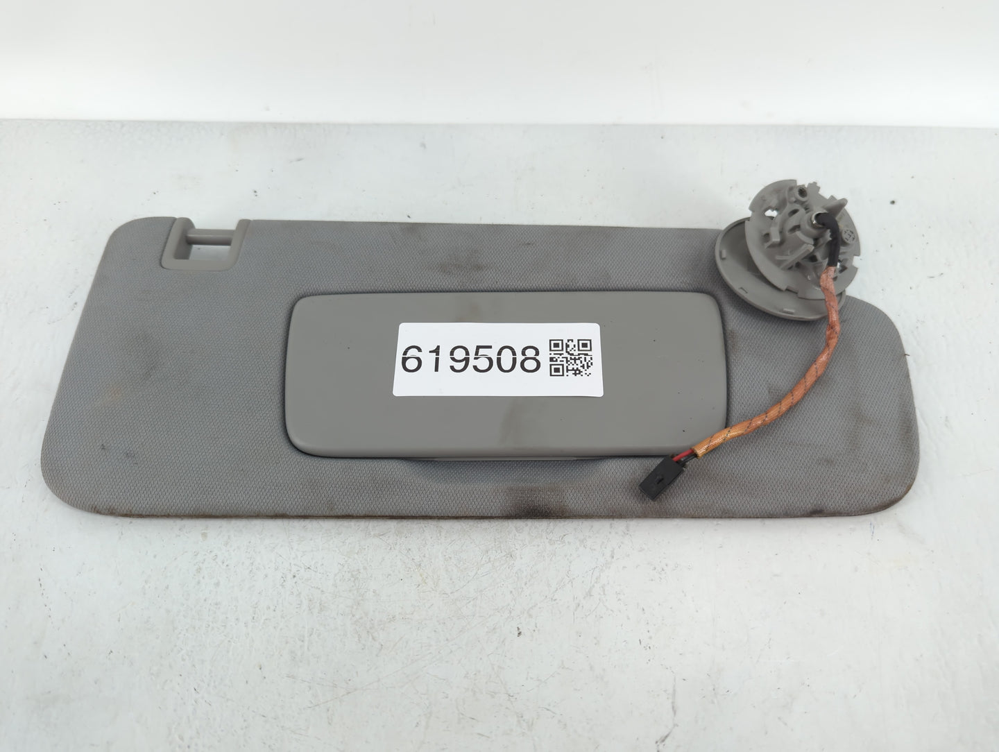 2018-2019 Chevrolet Equinox Sun Visor Shade Replacement Passenger Right Mirror Fits Fits 2018 2019 OEM Used Auto Parts - Oem