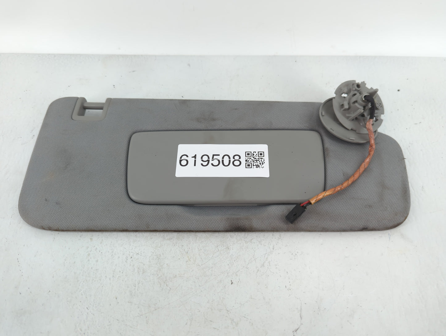 2018-2019 Chevrolet Equinox Sun Visor Shade Replacement Passenger Right Mirror Fits Fits 2018 2019 OEM Used Auto Parts - Oem