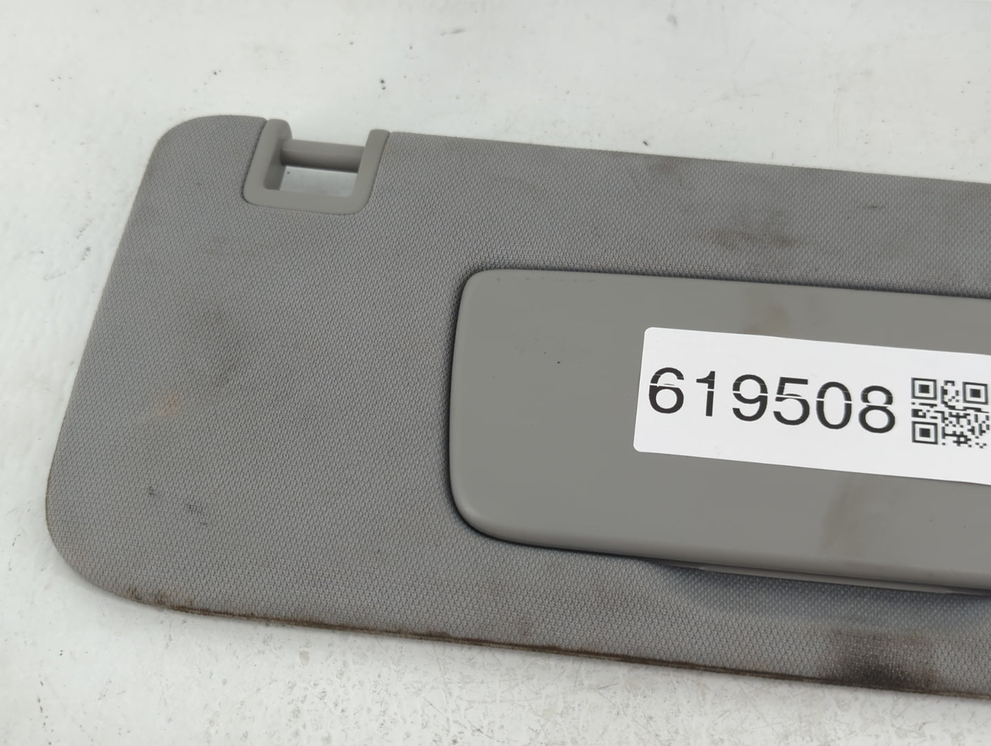 2018-2019 Chevrolet Equinox Sun Visor Shade Replacement Passenger Right Mirror Fits Fits 2018 2019 OEM Used Auto Parts - Oem