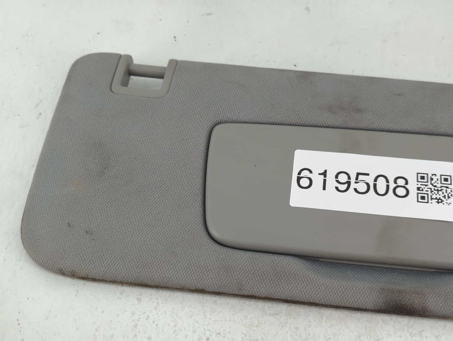 2018-2019 Chevrolet Equinox Sun Visor Shade Replacement Passenger Right Mirror Fits Fits 2018 2019 OEM Used Auto Parts - Oem