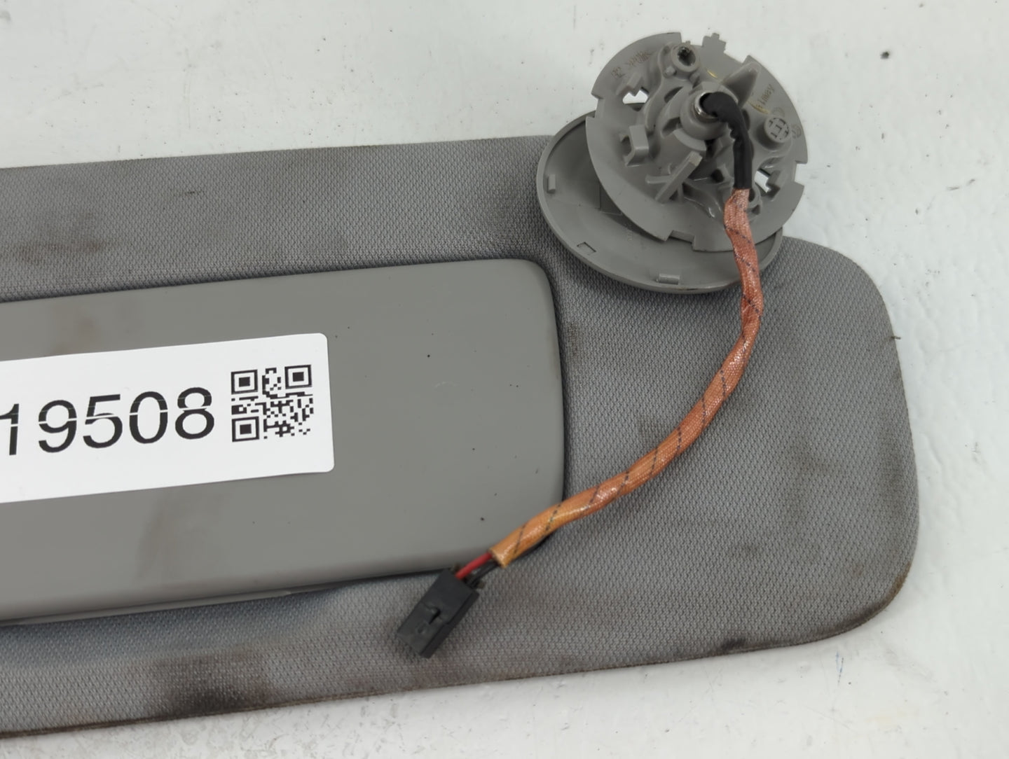 2018-2019 Chevrolet Equinox Sun Visor Shade Replacement Passenger Right Mirror Fits Fits 2018 2019 OEM Used Auto Parts - Oem