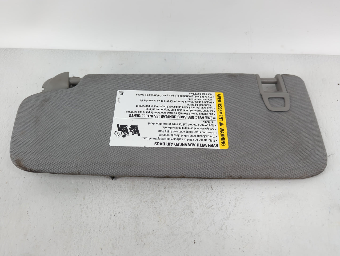 2018-2019 Chevrolet Equinox Sun Visor Shade Replacement Passenger Right Mirror Fits Fits 2018 2019 OEM Used Auto Parts - Oem