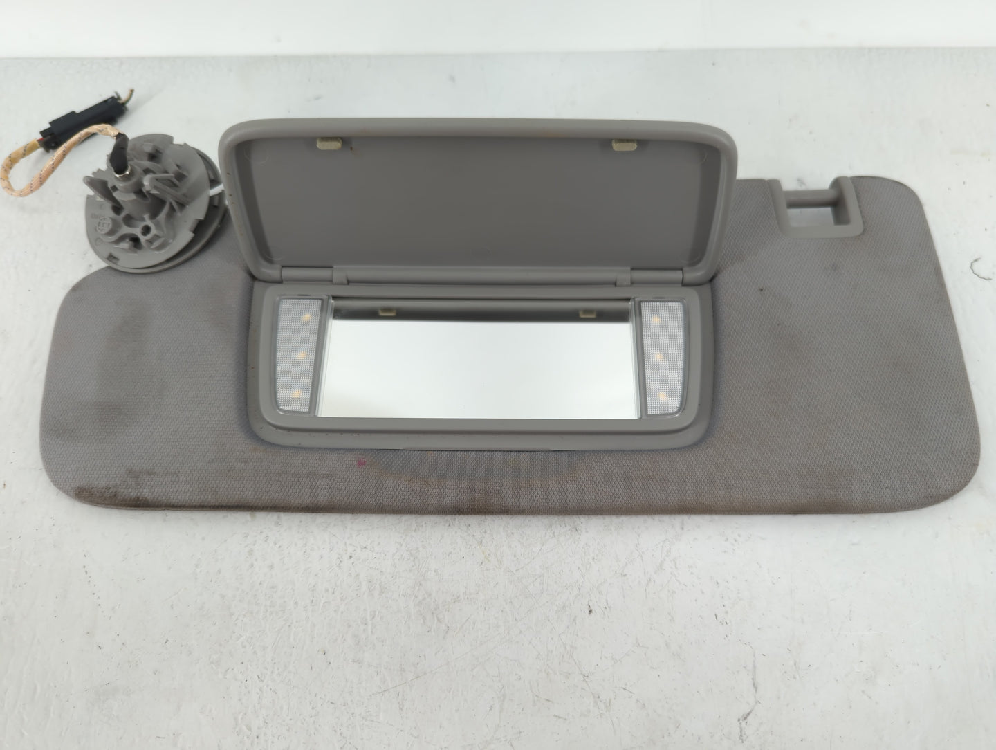 2018-2019 Chevrolet Equinox Sun Visor Shade Replacement Passenger Right Mirror Fits Fits 2018 2019 OEM Used Auto Parts - Oem