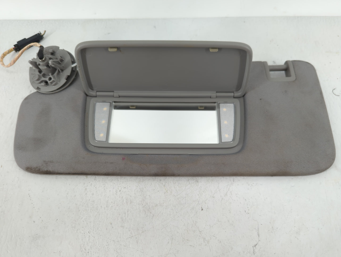 2018-2019 Chevrolet Equinox Sun Visor Shade Replacement Passenger Right Mirror Fits Fits 2018 2019 OEM Used Auto Parts - Oem