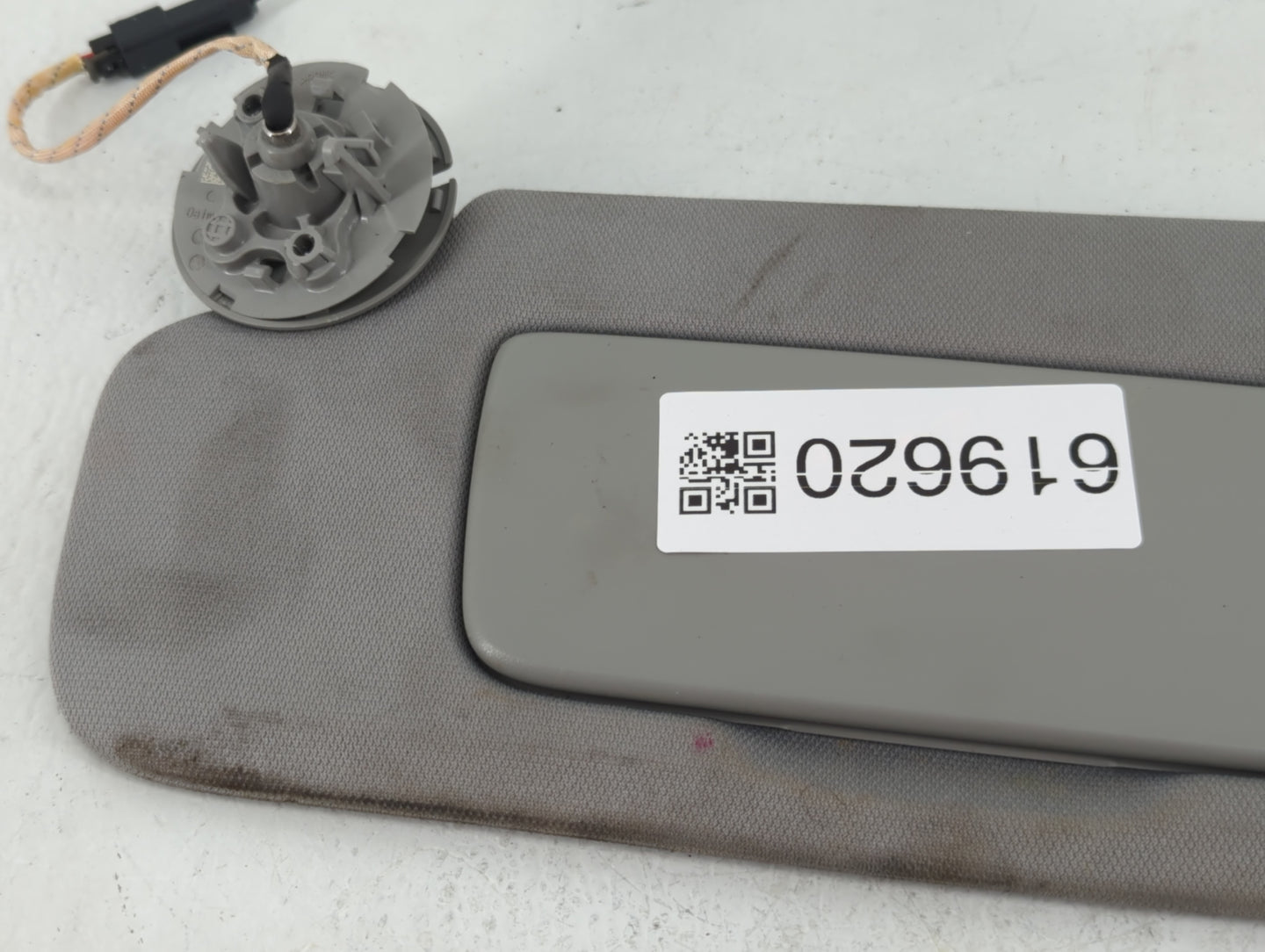 2018-2019 Chevrolet Equinox Sun Visor Shade Replacement Passenger Right Mirror Fits Fits 2018 2019 OEM Used Auto Parts - Oem