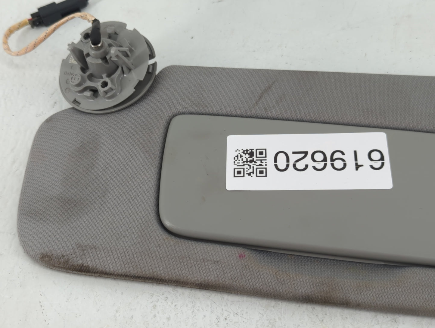 2018-2019 Chevrolet Equinox Sun Visor Shade Replacement Passenger Right Mirror Fits Fits 2018 2019 OEM Used Auto Parts - Oem