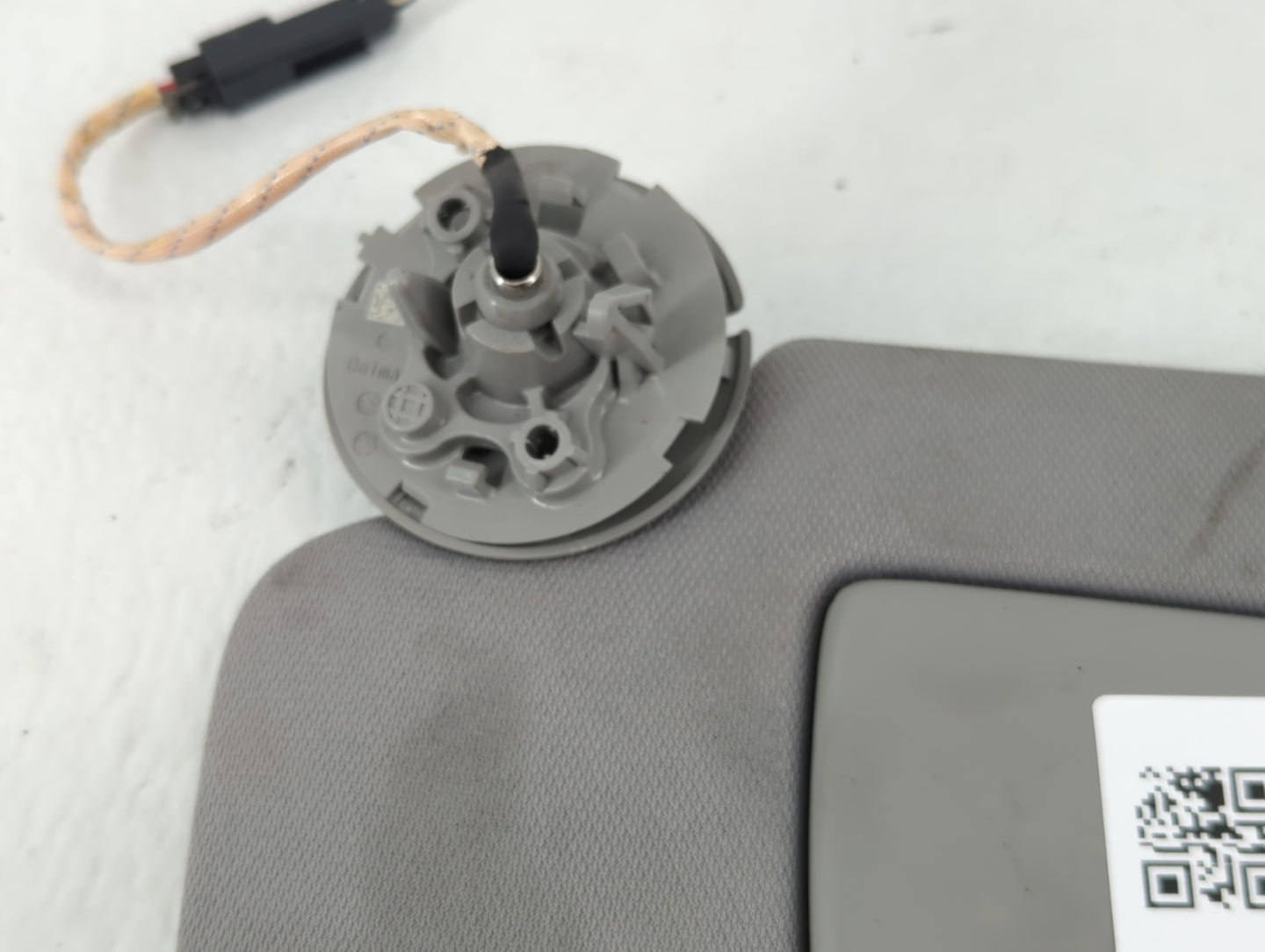 2018-2019 Chevrolet Equinox Sun Visor Shade Replacement Passenger Right Mirror Fits Fits 2018 2019 OEM Used Auto Parts - Oem