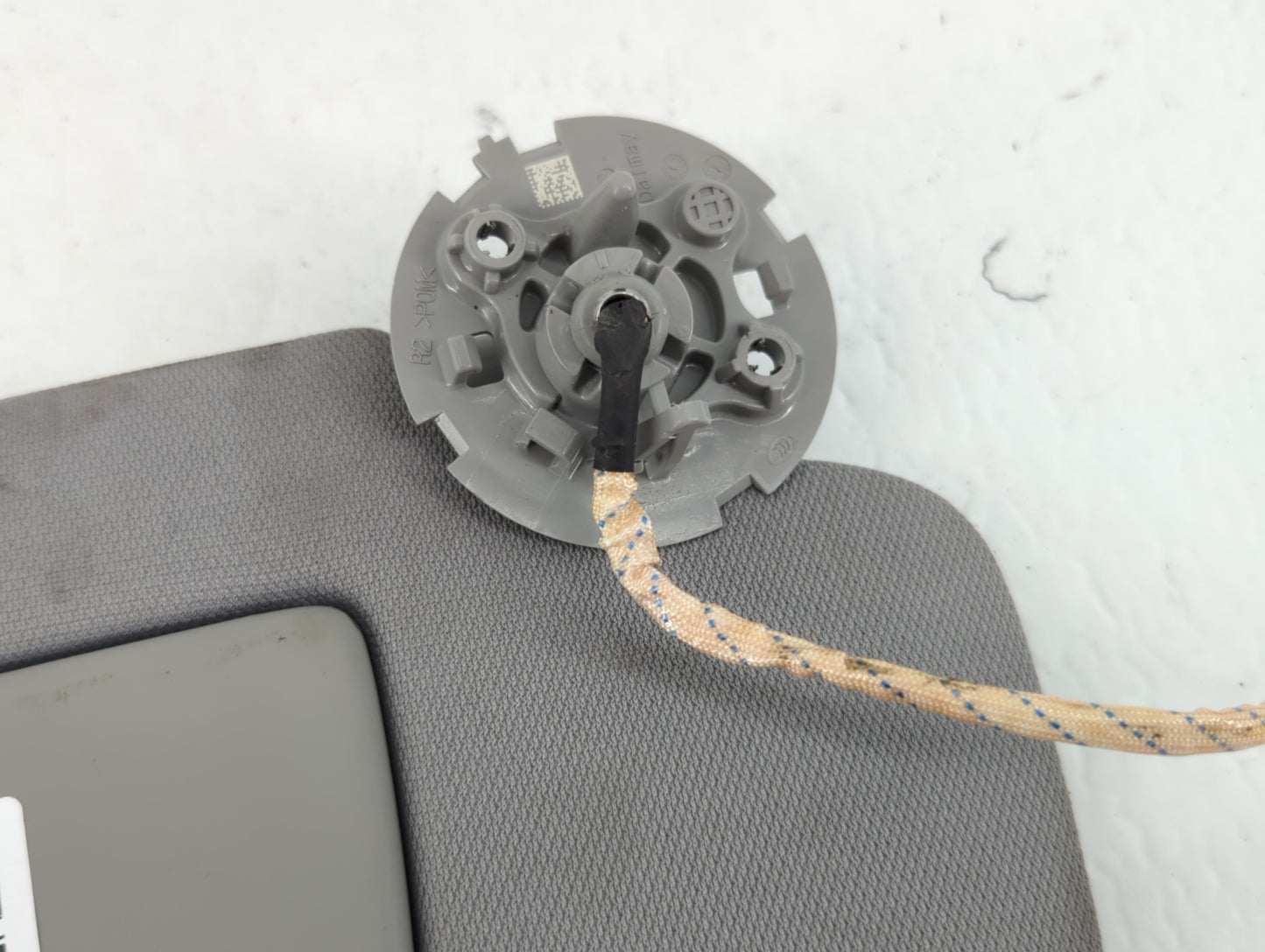 2018-2019 Chevrolet Equinox Sun Visor Shade Replacement Driver Left Mirror Fits Fits 2018 2019 OEM Used Auto Parts - Oemused