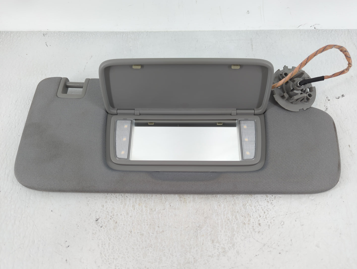 2018-2019 Chevrolet Equinox Sun Visor Shade Replacement Passenger Right Mirror Fits Fits 2018 2019 OEM Used Auto Parts - Oem