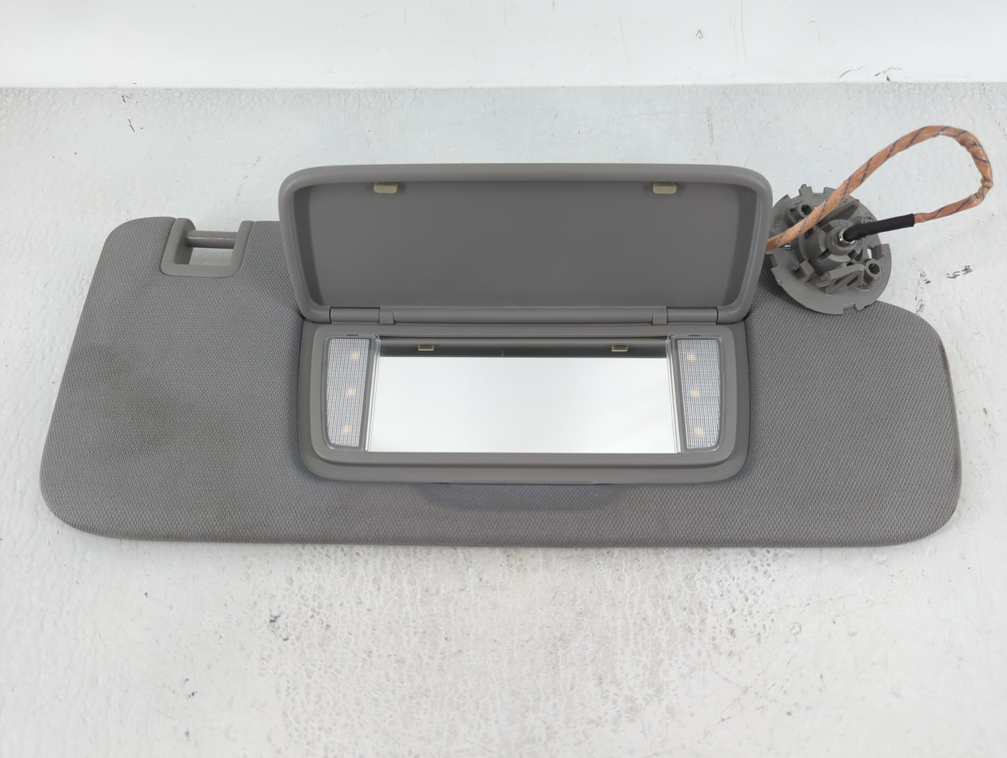 2018-2019 Chevrolet Equinox Sun Visor Shade Replacement Passenger Right Mirror Fits Fits 2018 2019 OEM Used Auto Parts - Oem