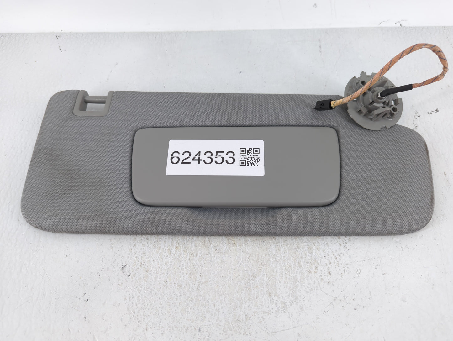 2018-2019 Chevrolet Equinox Sun Visor Shade Replacement Passenger Right Mirror Fits Fits 2018 2019 OEM Used Auto Parts - Oem