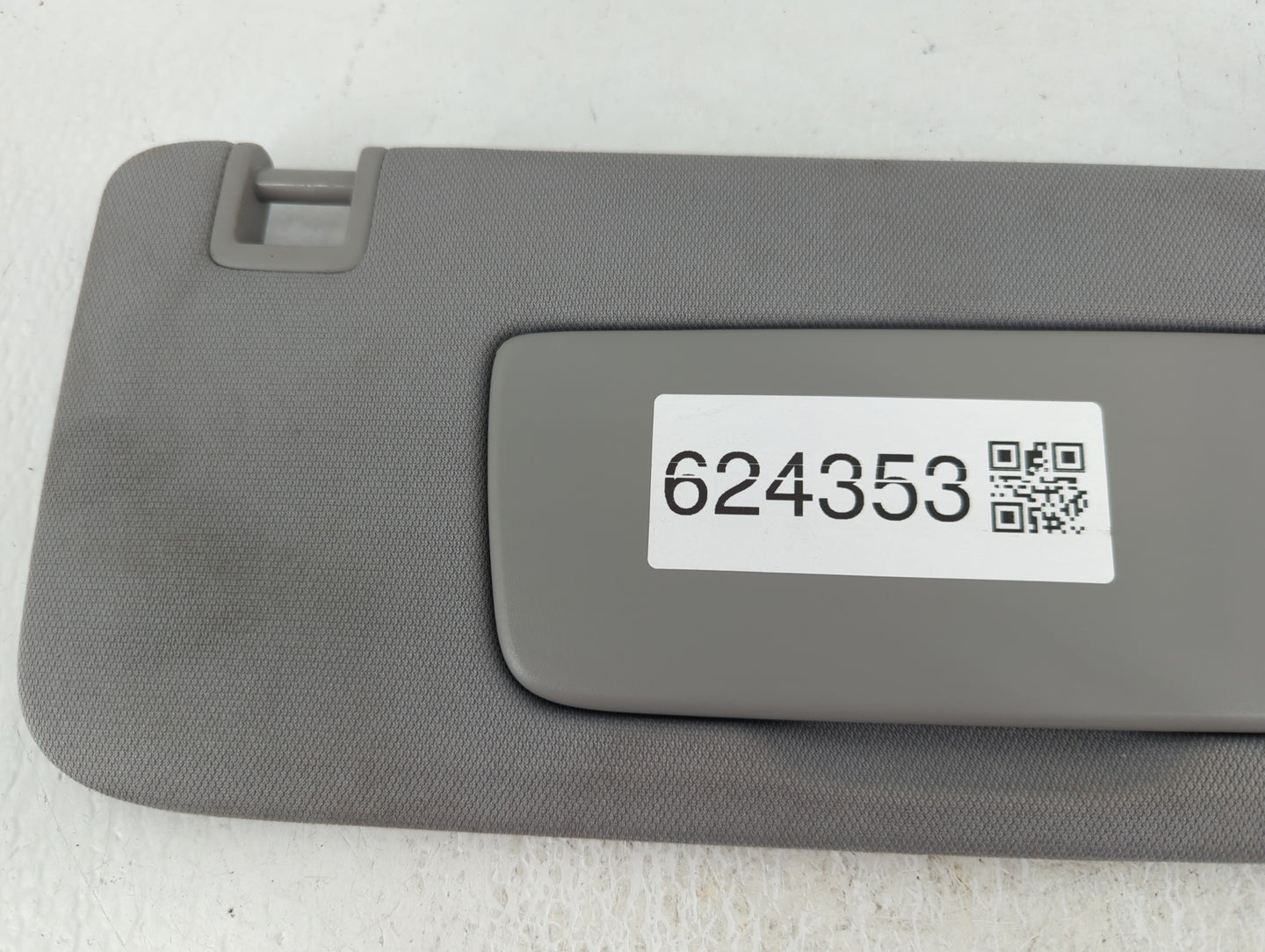 2018-2019 Chevrolet Equinox Sun Visor Shade Replacement Passenger Right Mirror Fits Fits 2018 2019 OEM Used Auto Parts - Oem