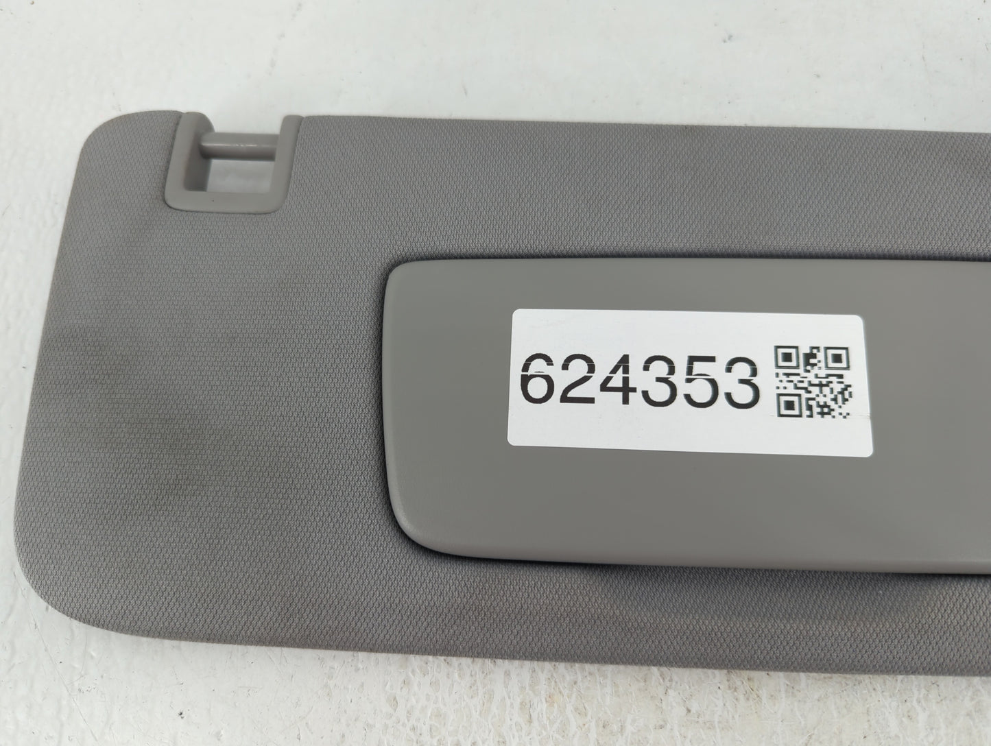 2018-2019 Chevrolet Equinox Sun Visor Shade Replacement Passenger Right Mirror Fits Fits 2018 2019 OEM Used Auto Parts - Oem