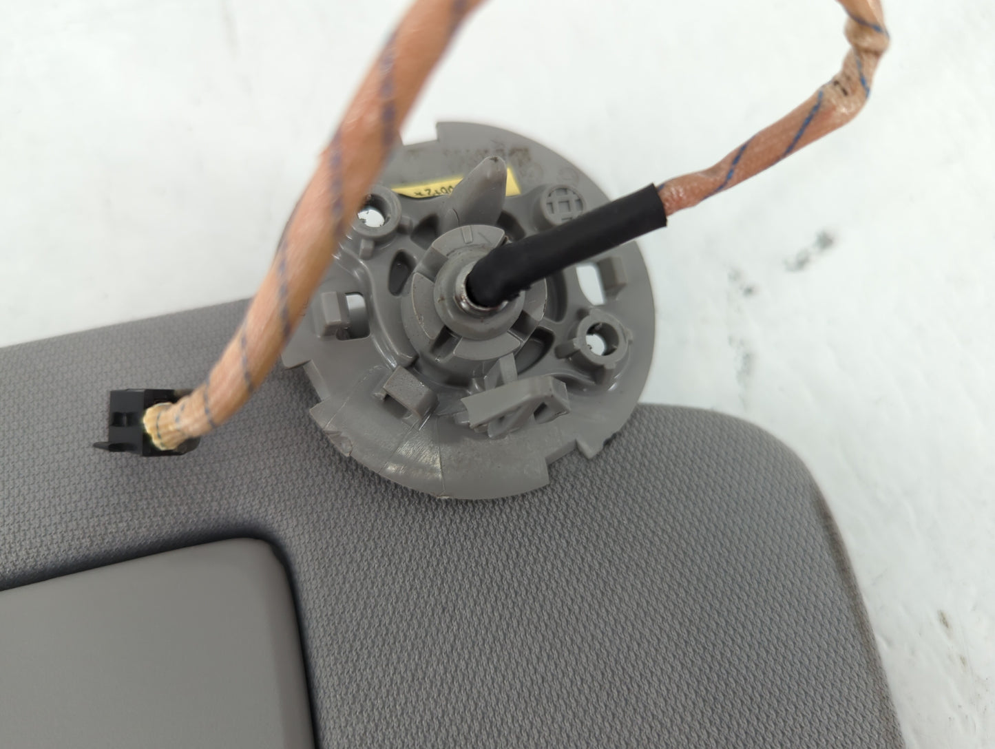 2018-2019 Chevrolet Equinox Sun Visor Shade Replacement Passenger Right Mirror Fits Fits 2018 2019 OEM Used Auto Parts - Oem