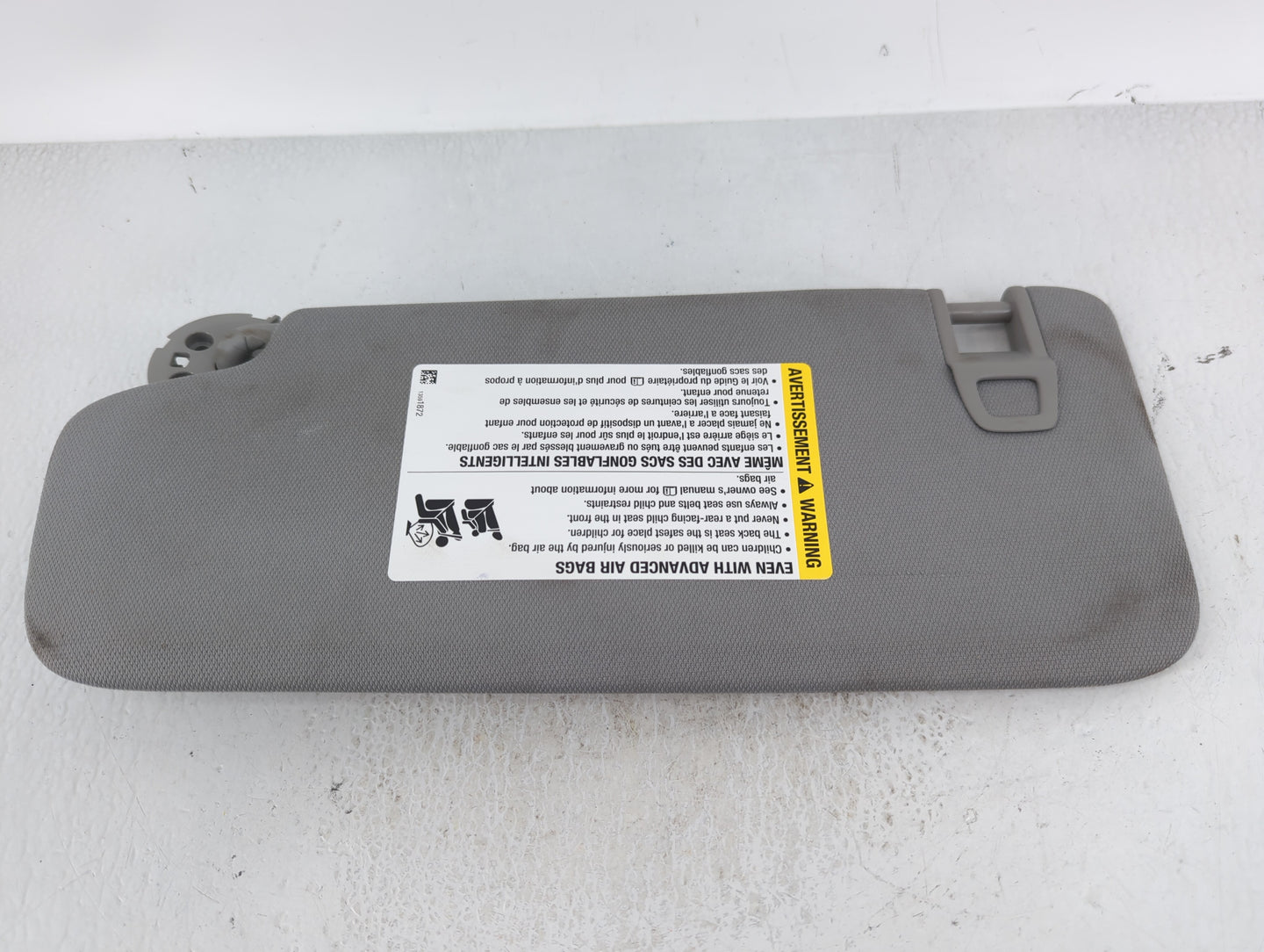 2018-2019 Chevrolet Equinox Sun Visor Shade Replacement Passenger Right Mirror Fits Fits 2018 2019 OEM Used Auto Parts - Oem