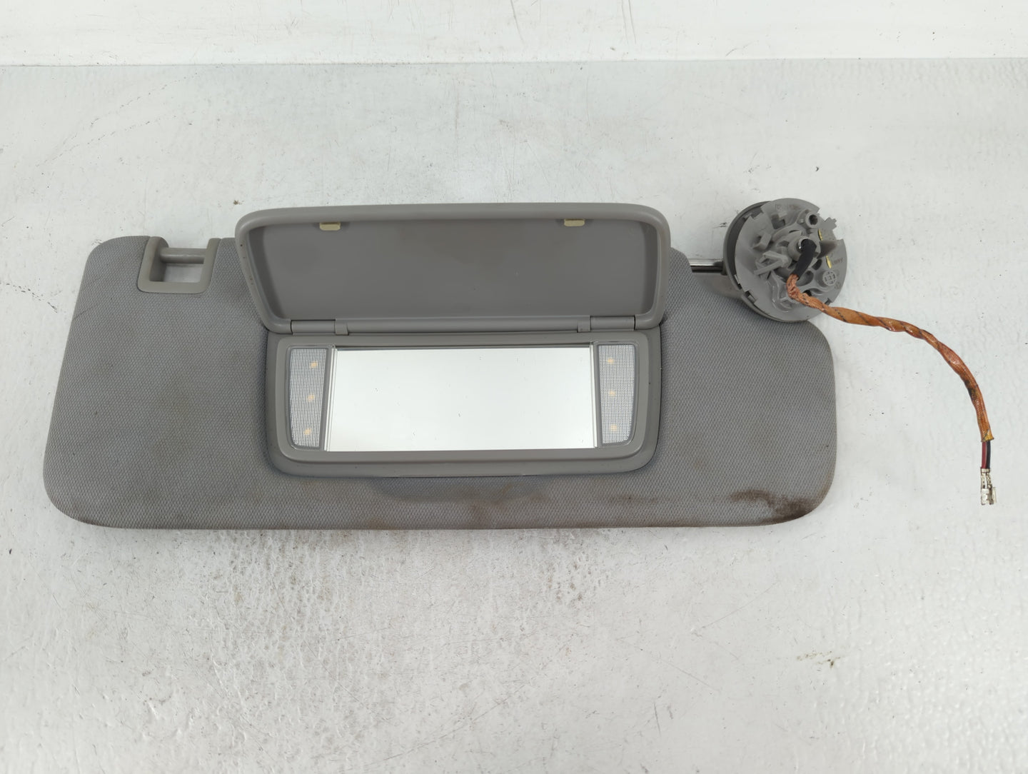 2018-2019 Chevrolet Equinox Sun Visor Shade Replacement Passenger Right Mirror Fits Fits 2018 2019 OEM Used Auto Parts - Oem