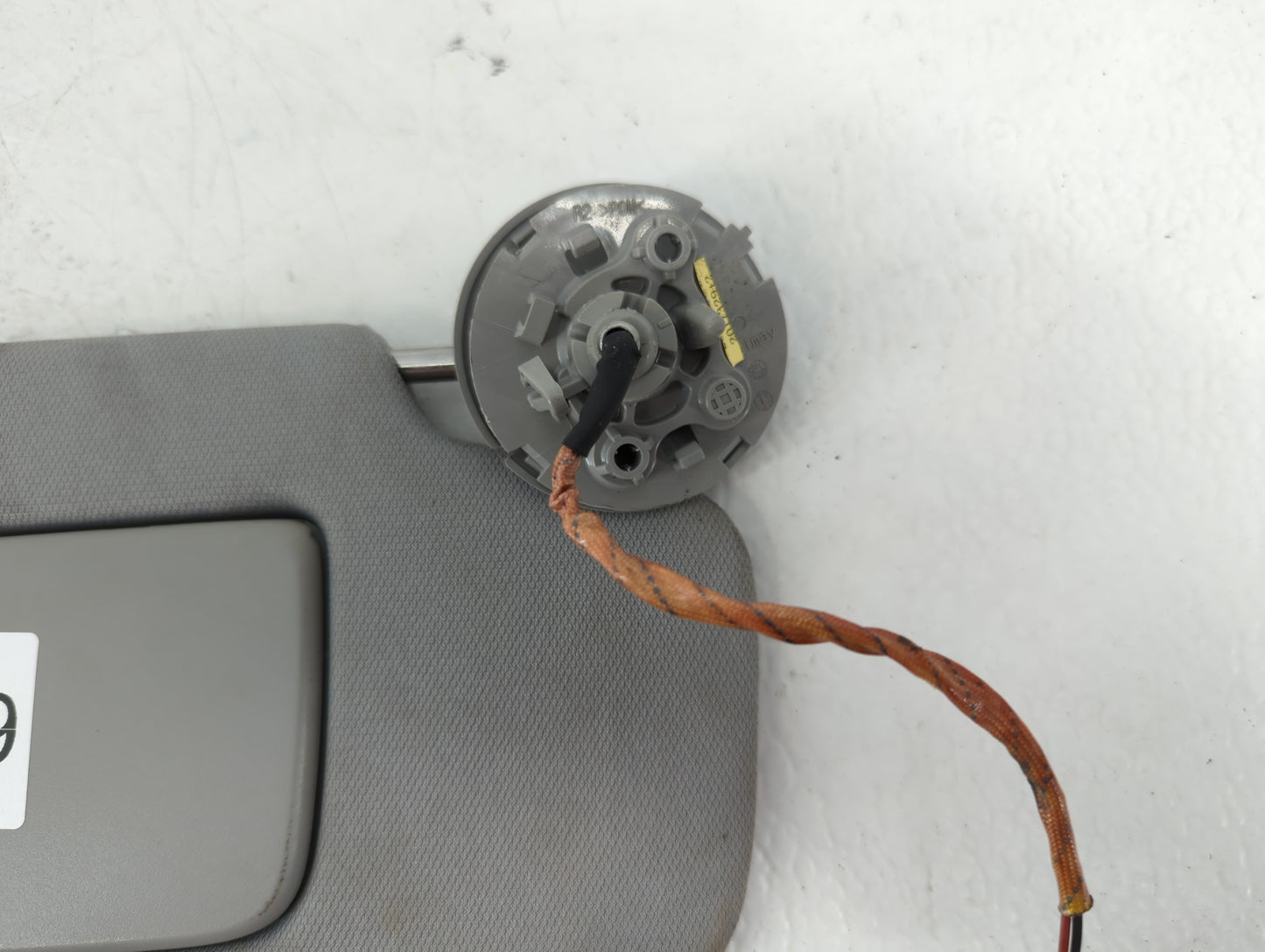 2018-2019 Chevrolet Equinox Sun Visor Shade Replacement Passenger Right Mirror Fits Fits 2018 2019 OEM Used Auto Parts - Oem