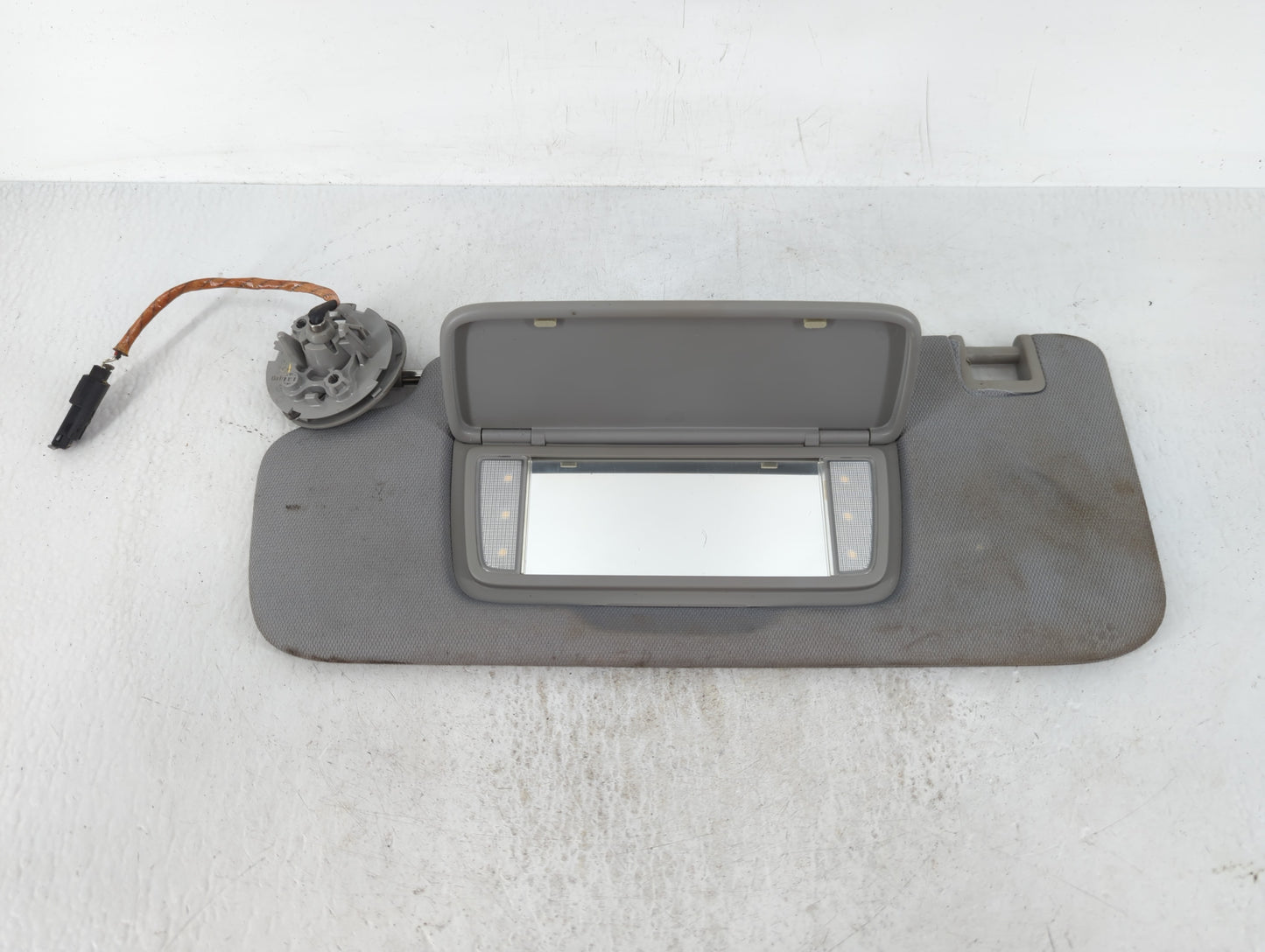 2018-2019 Chevrolet Equinox Sun Visor Shade Replacement Driver Left Mirror Fits Fits 2018 2019 OEM Used Auto Parts - Oemused