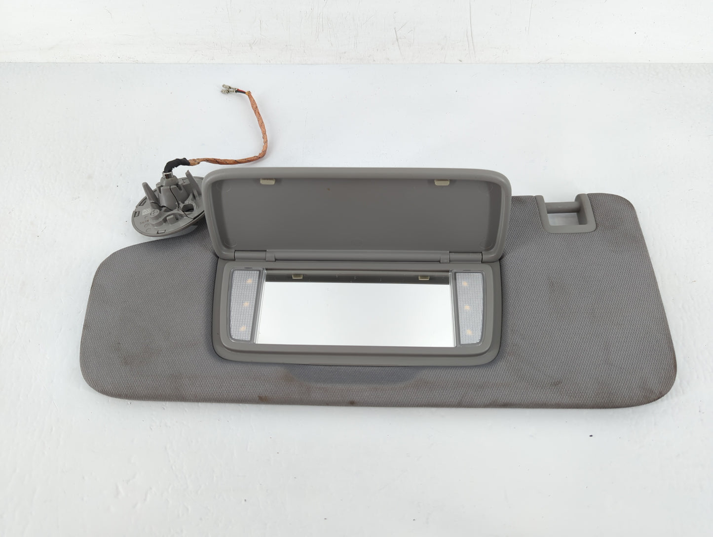 2018-2019 Chevrolet Equinox Sun Visor Shade Replacement Passenger Right Mirror Fits Fits 2018 2019 OEM Used Auto Parts - Oem