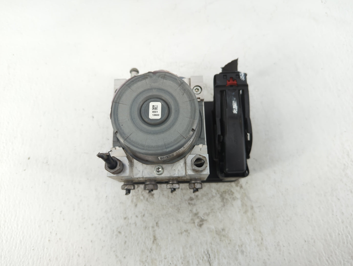 2018-2019 Chevrolet Equinox ABS Pump Control Module Replacement P/N:84414759 Fits Fits 2018 2019 2020 2021 OEM Used Auto Par