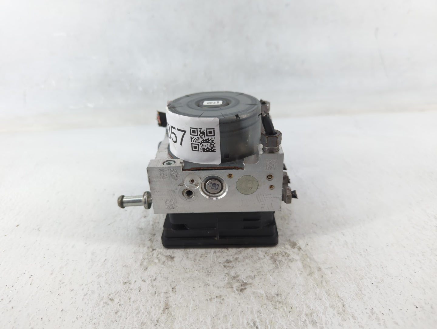 2018-2019 Chevrolet Equinox ABS Pump Control Module Replacement P/N:84414759 Fits Fits 2018 2019 2020 2021 OEM Used Auto Par