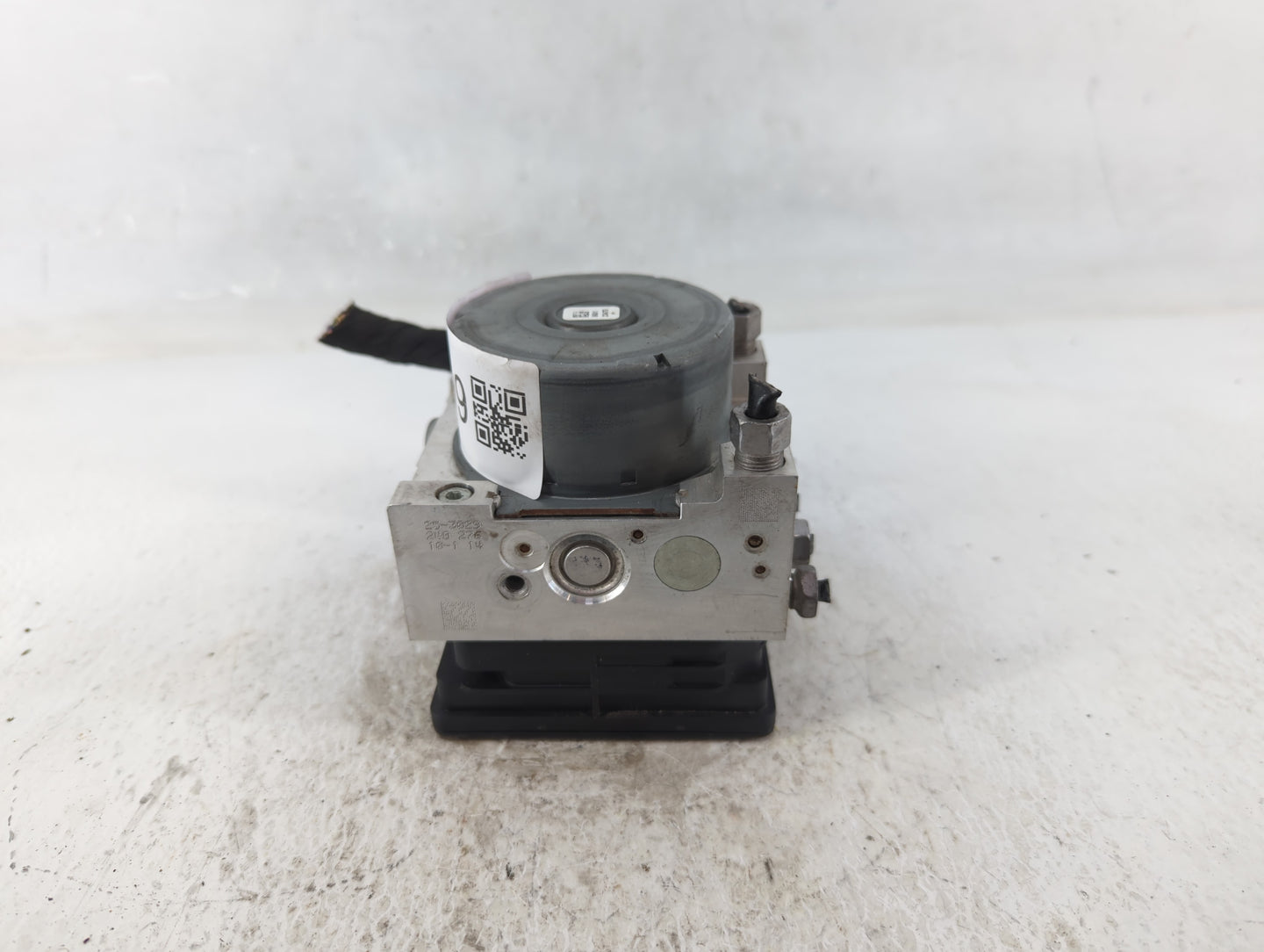 2018-2019 Chevrolet Equinox ABS Pump Control Module Replacement P/N:84342052 Fits Fits 2018 2019 2020 2021 OEM Used Auto Par