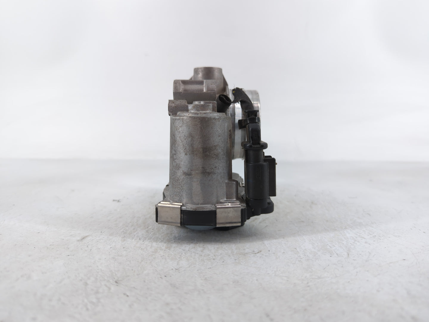 2018-2022 Chevrolet Equinox Throttle Body P/N:12671379AA Fits Fits 2016 2017 2018 2019 2020 2021 2022 OEM Used Auto Parts - 
