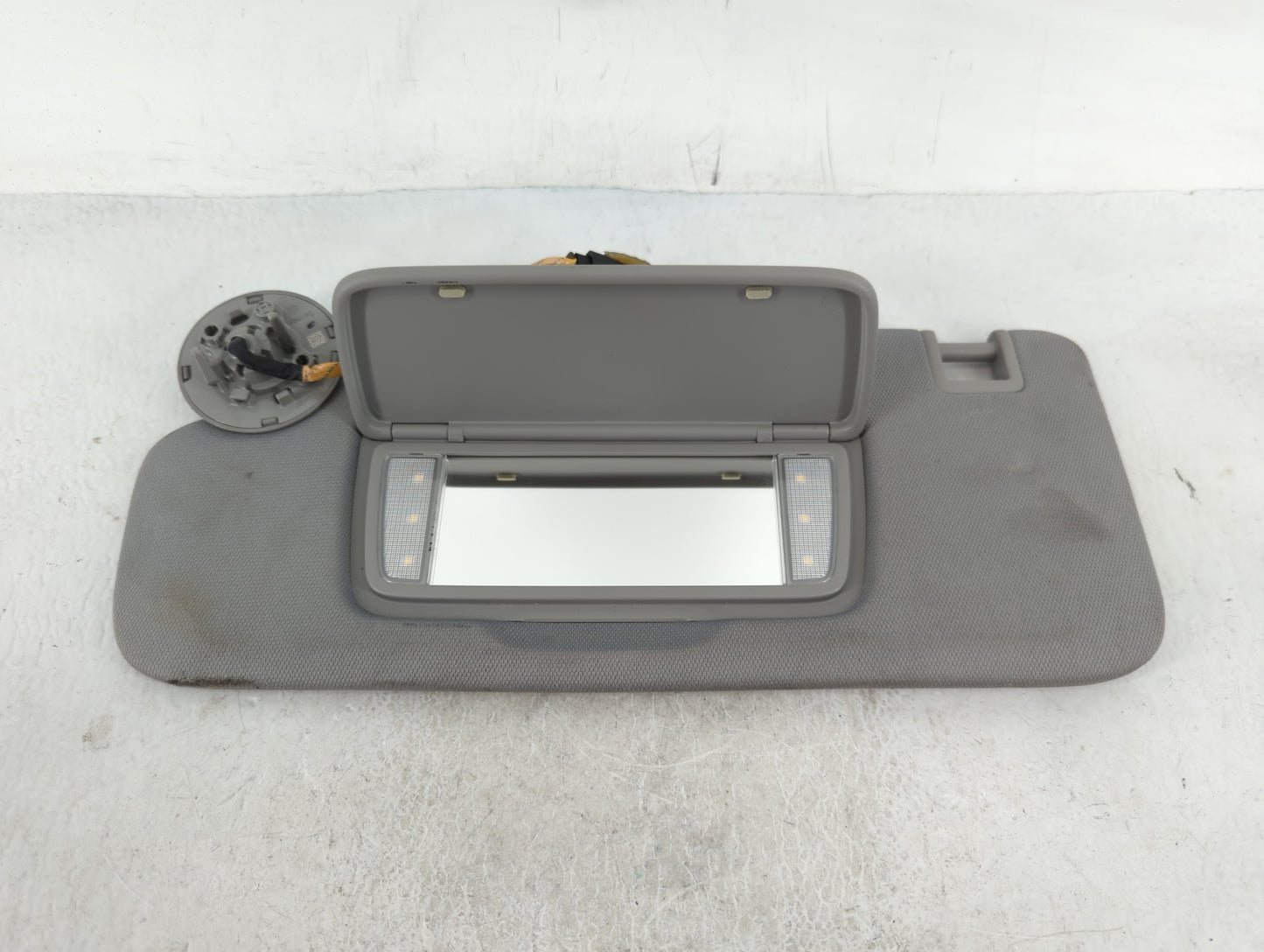 2018-2019 Chevrolet Equinox Sun Visor Shade Replacement Driver Left Mirror Fits Fits 2018 2019 OEM Used Auto Parts - Oemused