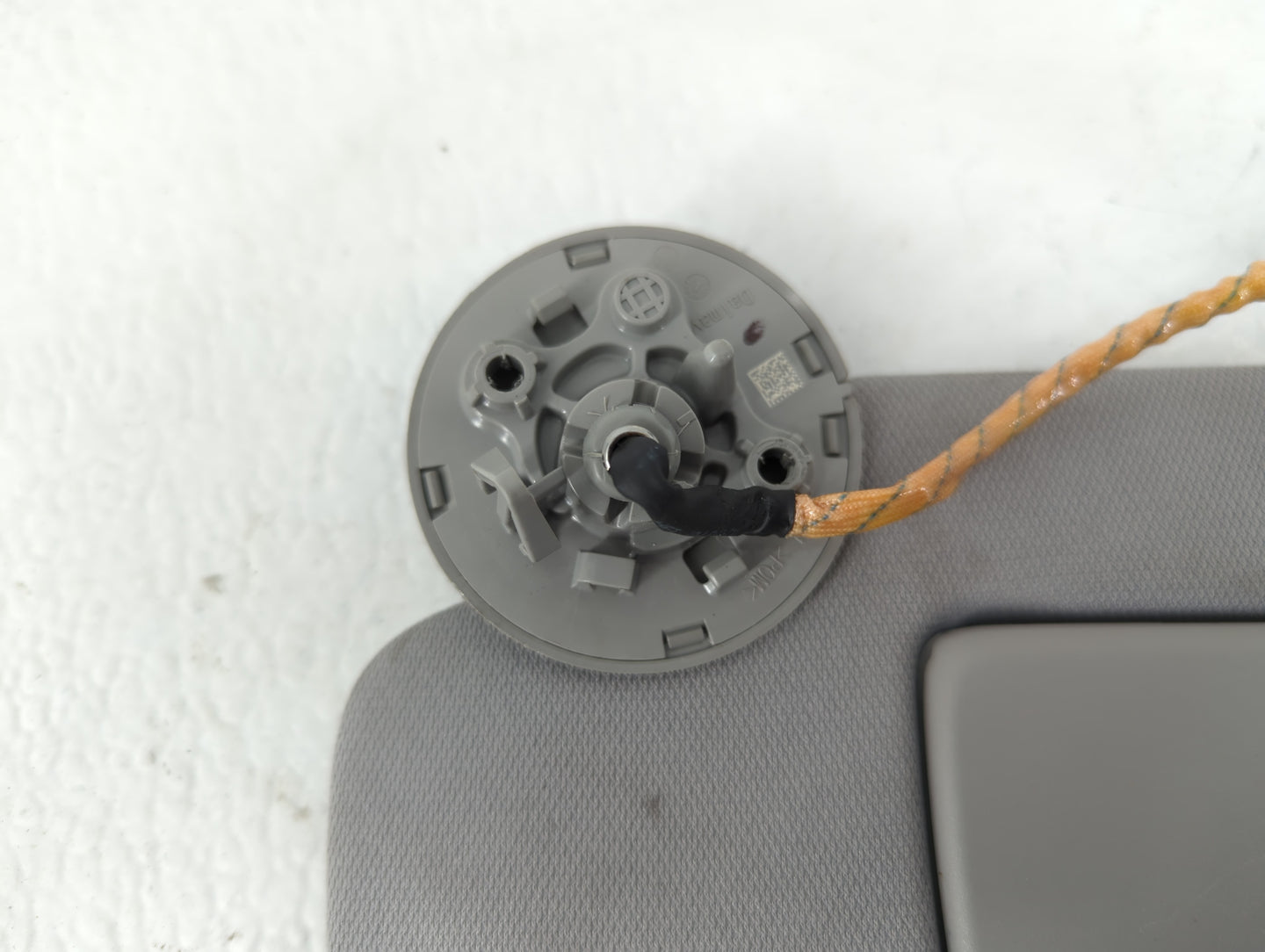 2018-2019 Chevrolet Equinox Sun Visor Shade Replacement Driver Left Mirror Fits Fits 2018 2019 OEM Used Auto Parts - Oemused