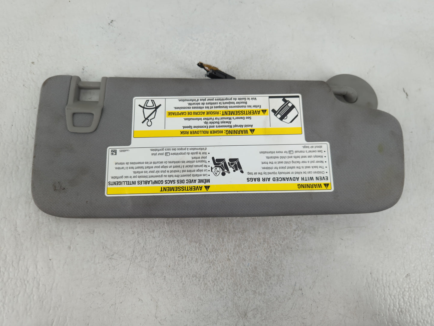 2018-2019 Chevrolet Equinox Sun Visor Shade Replacement Driver Left Mirror Fits Fits 2018 2019 OEM Used Auto Parts - Oemused