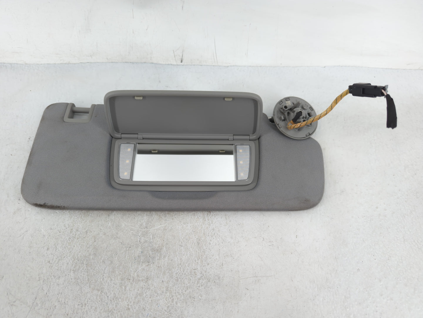 2018-2019 Chevrolet Equinox Sun Visor Shade Replacement Passenger Right Mirror Fits Fits 2018 2019 OEM Used Auto Parts - Oem