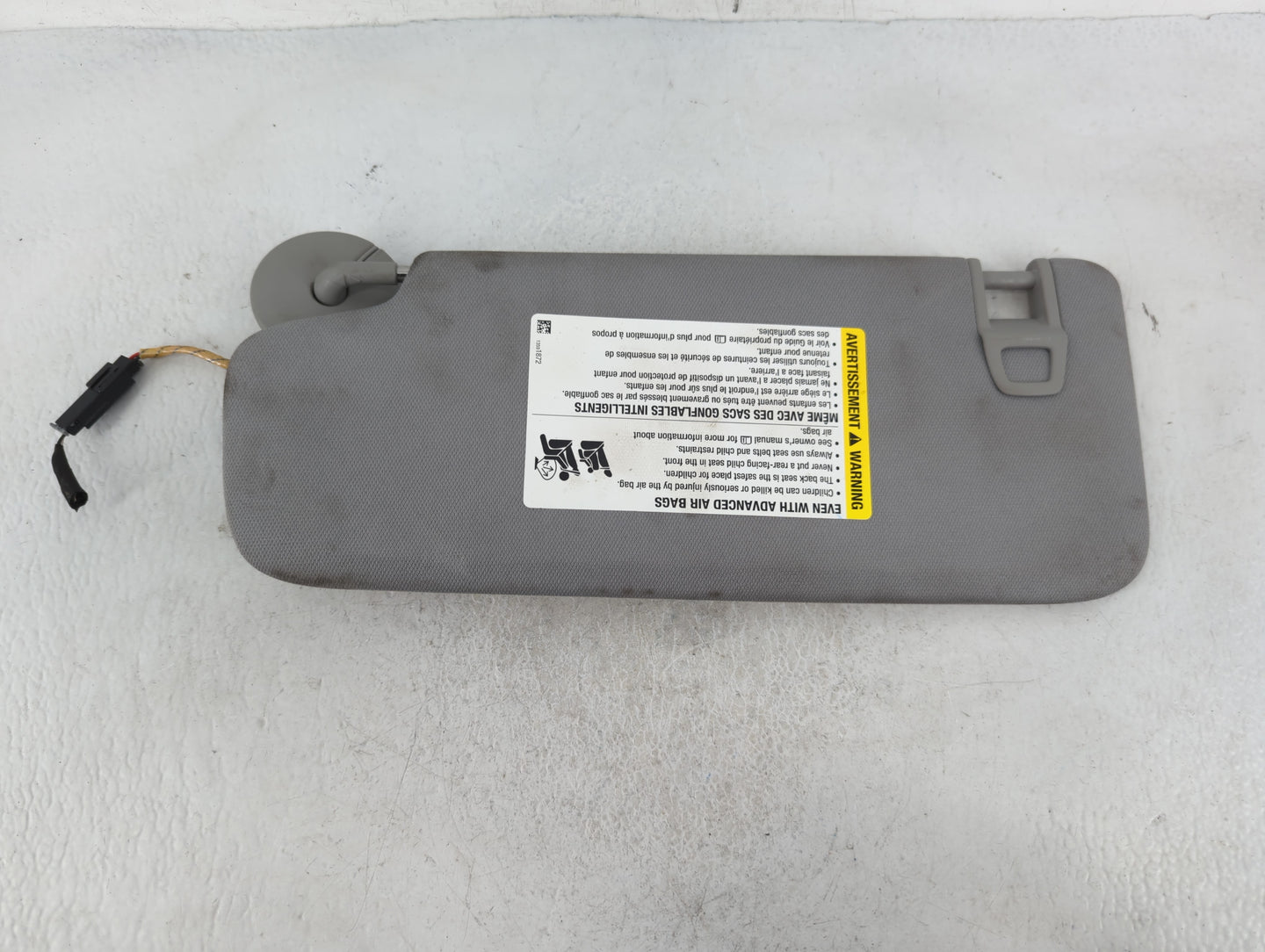 2018-2019 Chevrolet Equinox Sun Visor Shade Replacement Passenger Right Mirror Fits Fits 2018 2019 OEM Used Auto Parts - Oem