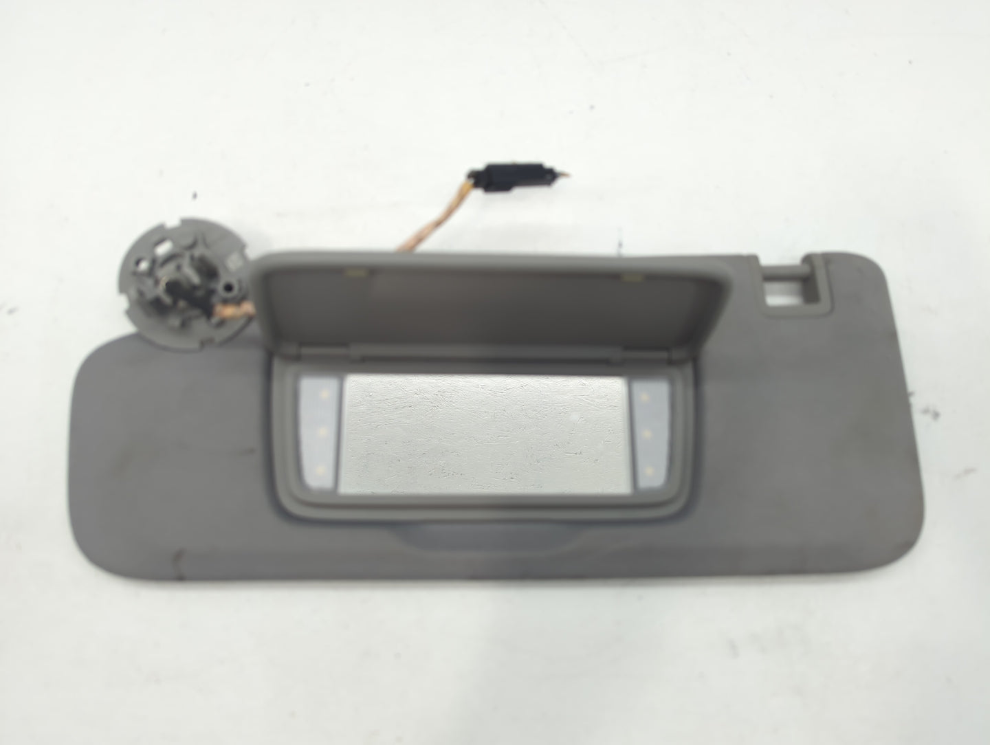 2018-2019 Chevrolet Equinox Sun Visor Shade Replacement Driver Left Mirror Fits Fits 2018 2019 OEM Used Auto Parts - Oemused