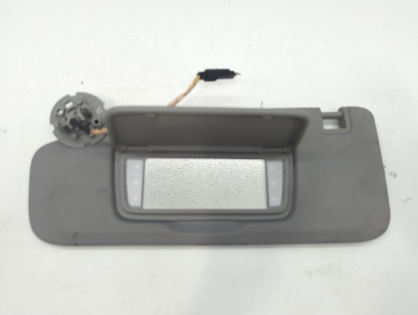 2018-2019 Chevrolet Equinox Sun Visor Shade Replacement Driver Left Mirror Fits Fits 2018 2019 OEM Used Auto Parts - Oemused