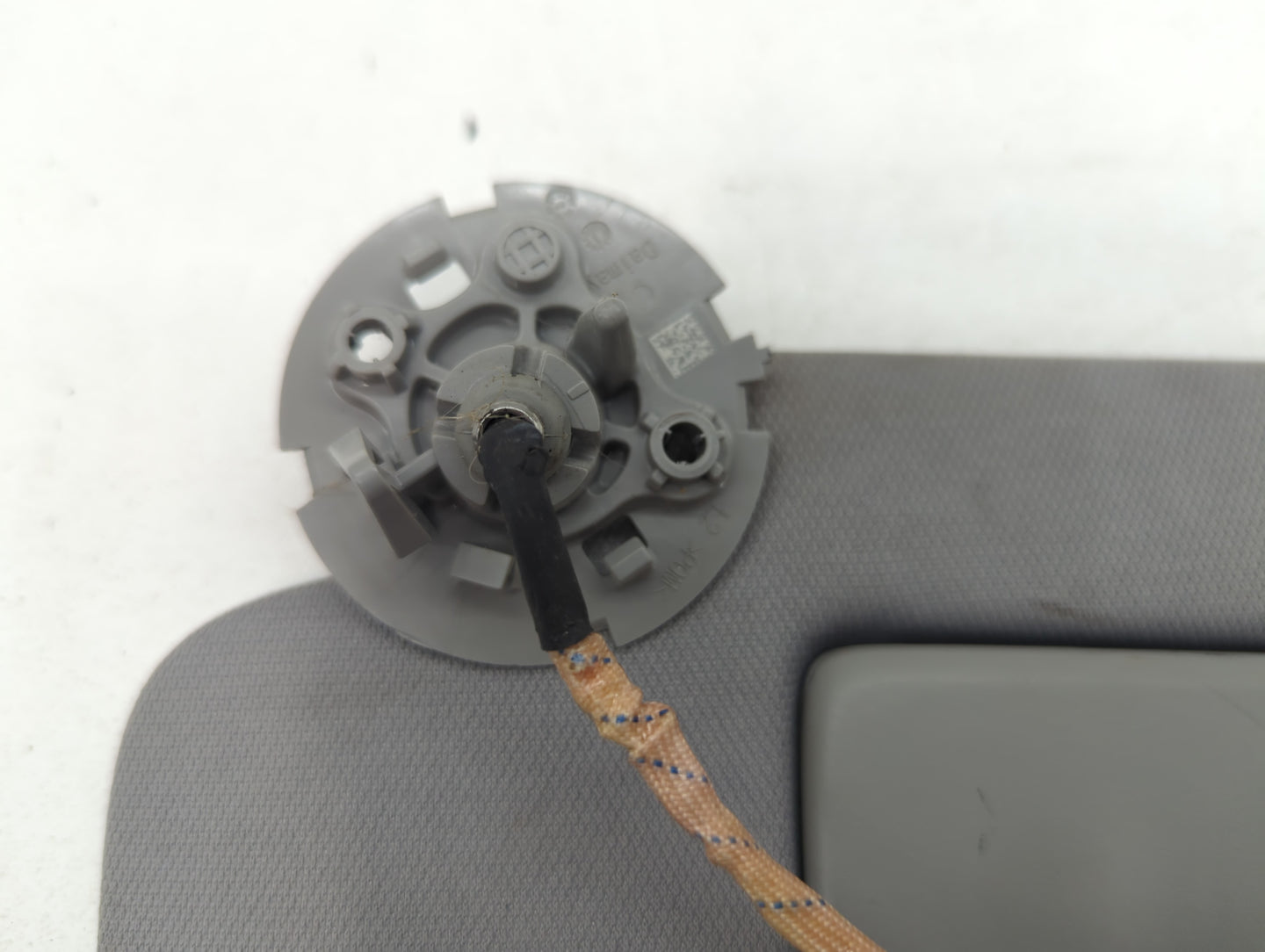 2018-2019 Chevrolet Equinox Sun Visor Shade Replacement Driver Left Mirror Fits Fits 2018 2019 OEM Used Auto Parts - Oemused