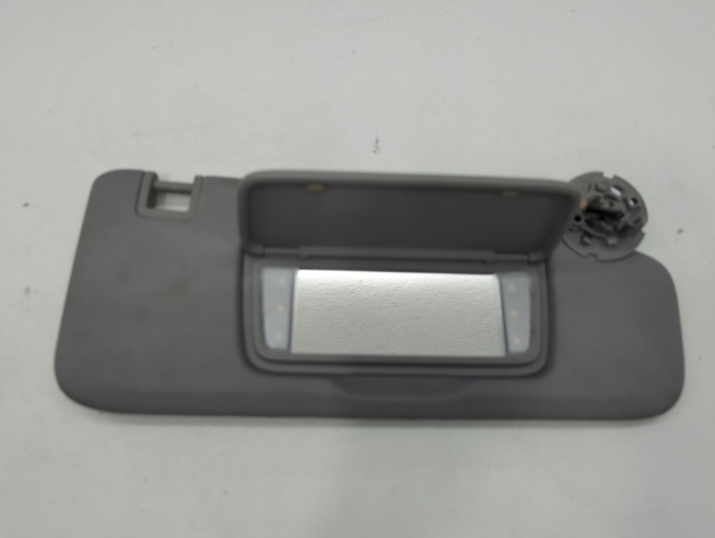 2018-2019 Chevrolet Equinox Sun Visor Shade Replacement Passenger Right Mirror Fits Fits 2018 2019 OEM Used Auto Parts - Oem