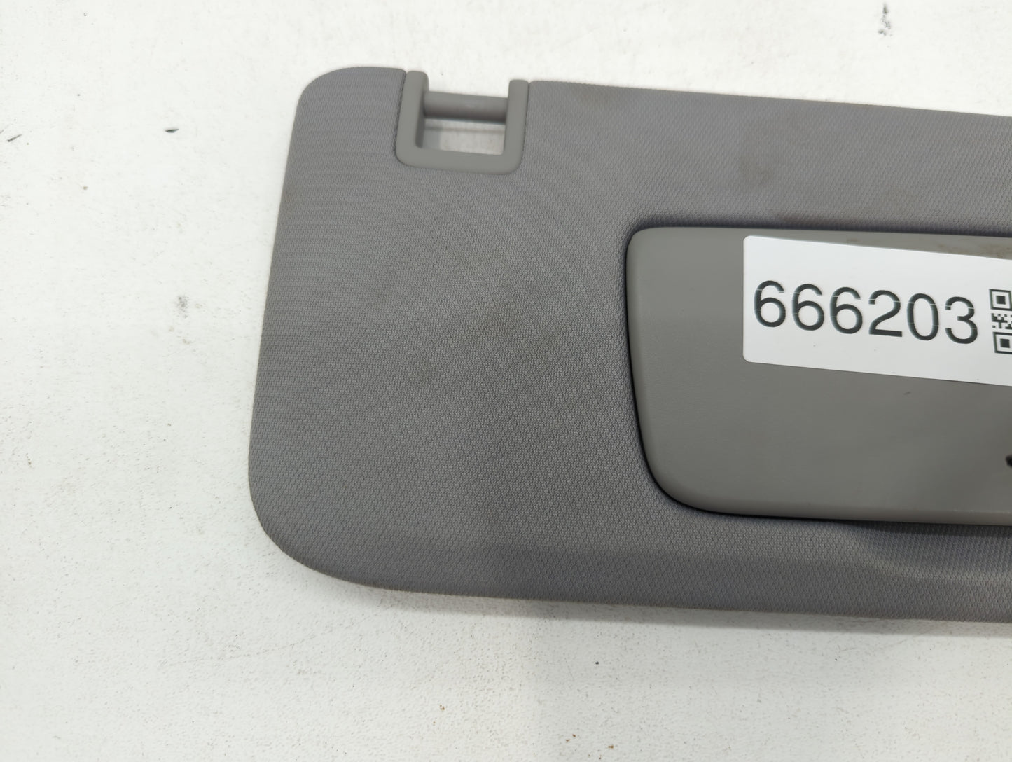 2018-2019 Chevrolet Equinox Sun Visor Shade Replacement Passenger Right Mirror Fits Fits 2018 2019 OEM Used Auto Parts - Oem