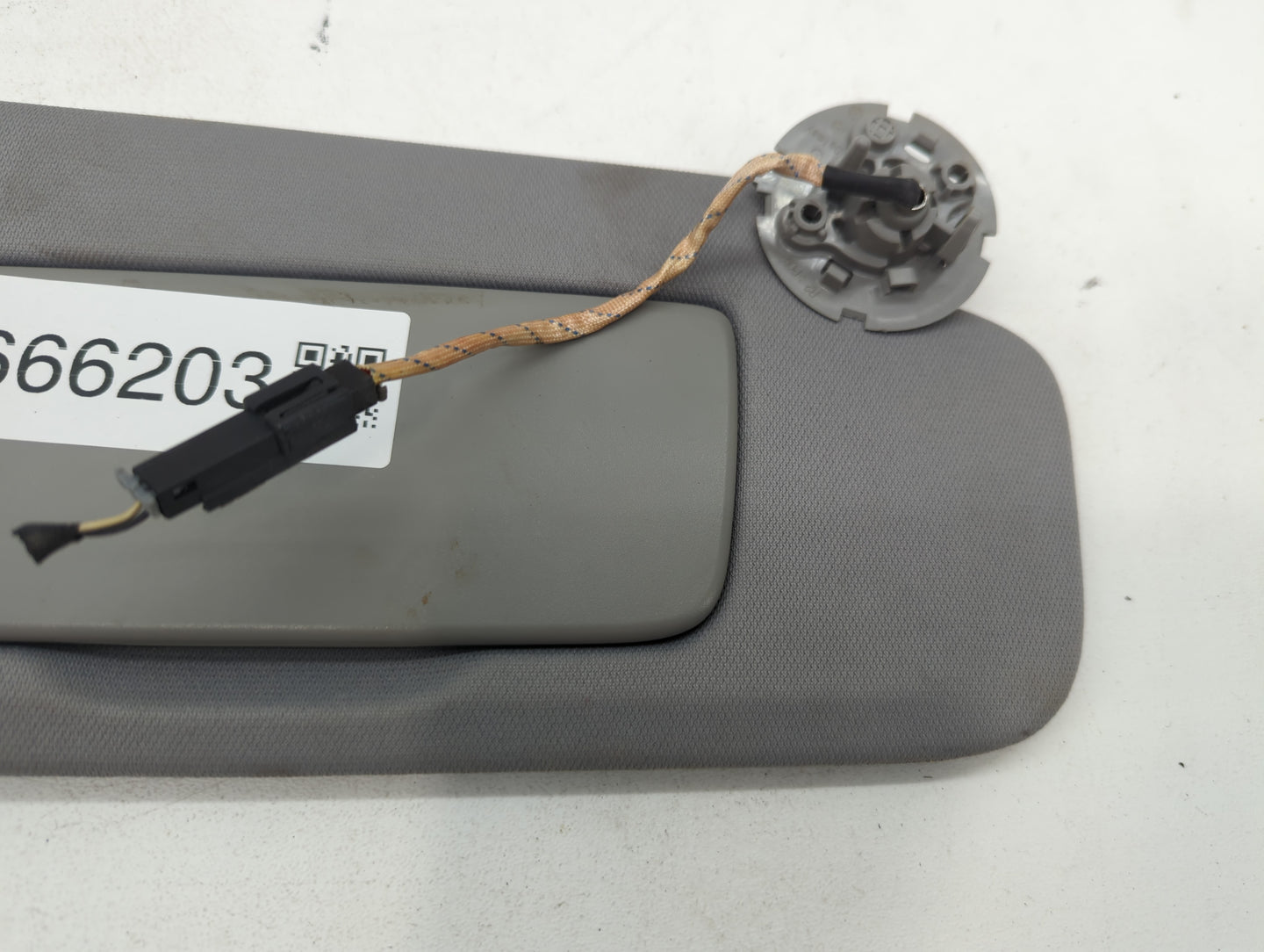 2018-2019 Chevrolet Equinox Sun Visor Shade Replacement Passenger Right Mirror Fits Fits 2018 2019 OEM Used Auto Parts - Oem