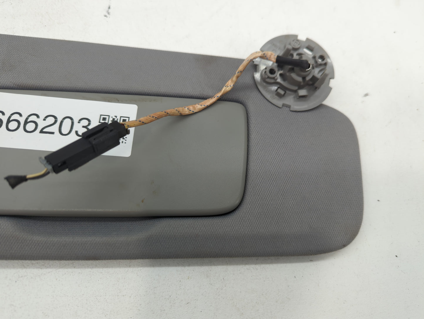 2018-2019 Chevrolet Equinox Sun Visor Shade Replacement Passenger Right Mirror Fits Fits 2018 2019 OEM Used Auto Parts - Oem