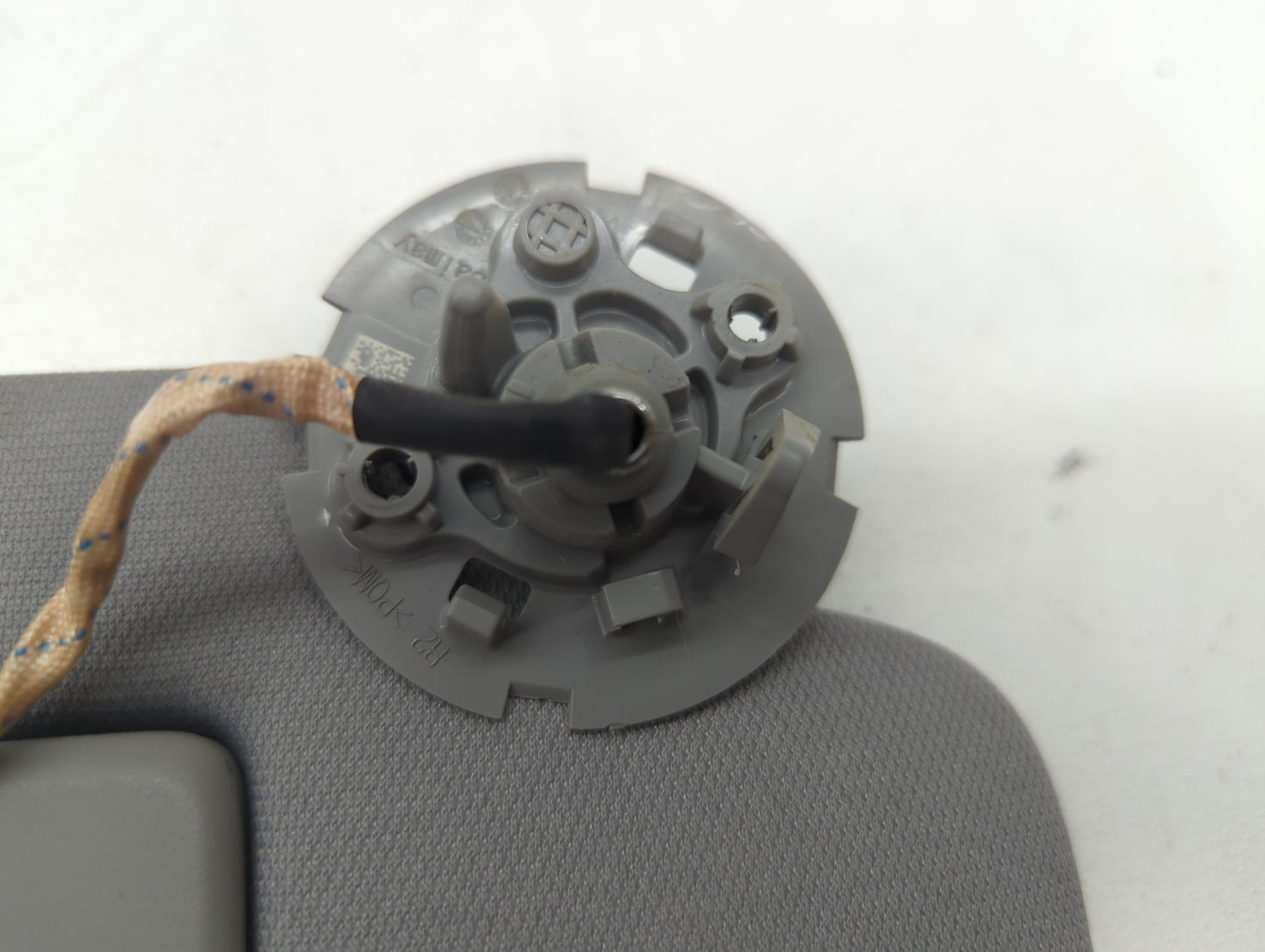 2018-2019 Chevrolet Equinox Sun Visor Shade Replacement Passenger Right Mirror Fits Fits 2018 2019 OEM Used Auto Parts - Oem