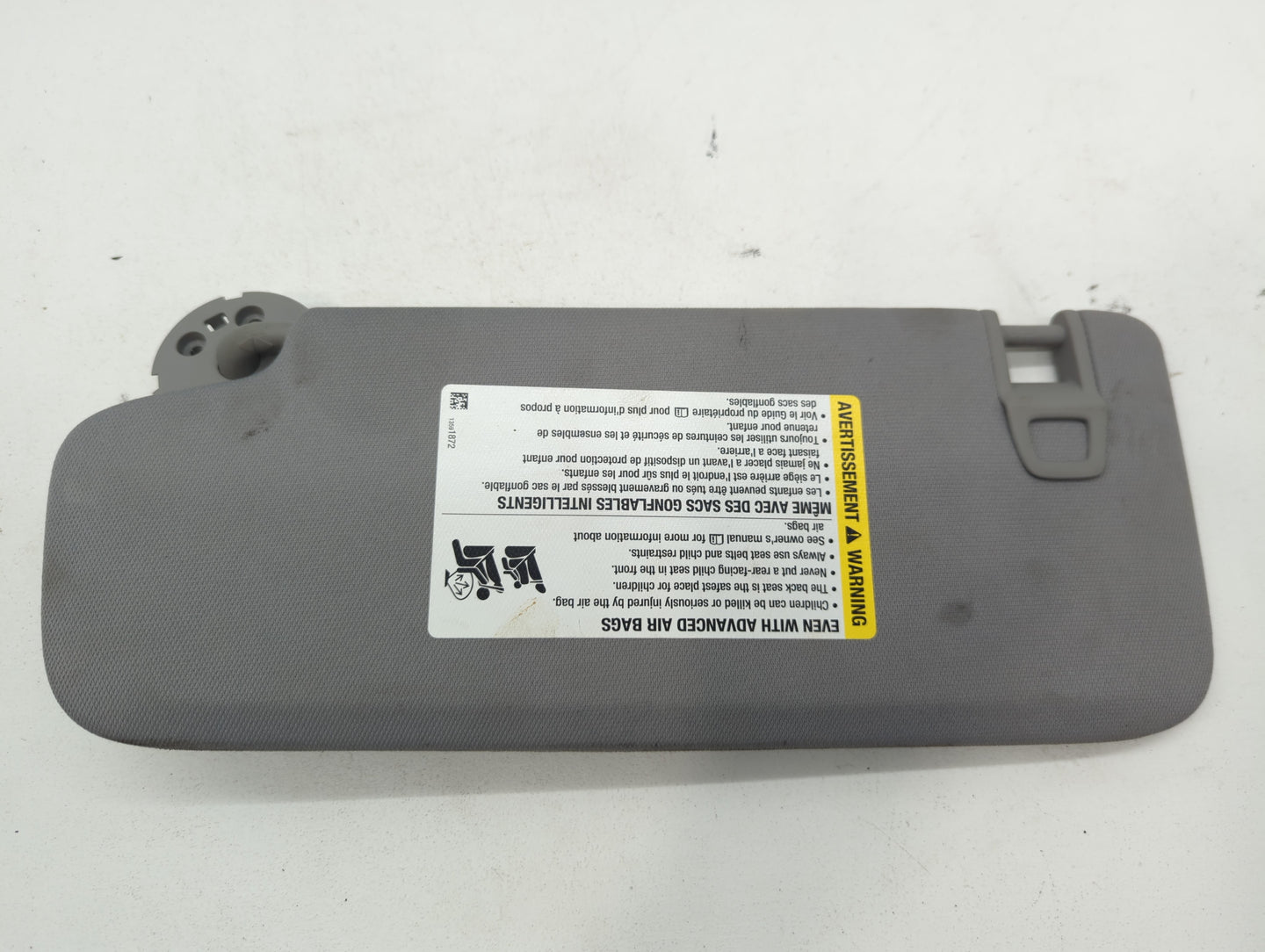 2018-2019 Chevrolet Equinox Sun Visor Shade Replacement Passenger Right Mirror Fits Fits 2018 2019 OEM Used Auto Parts - Oem