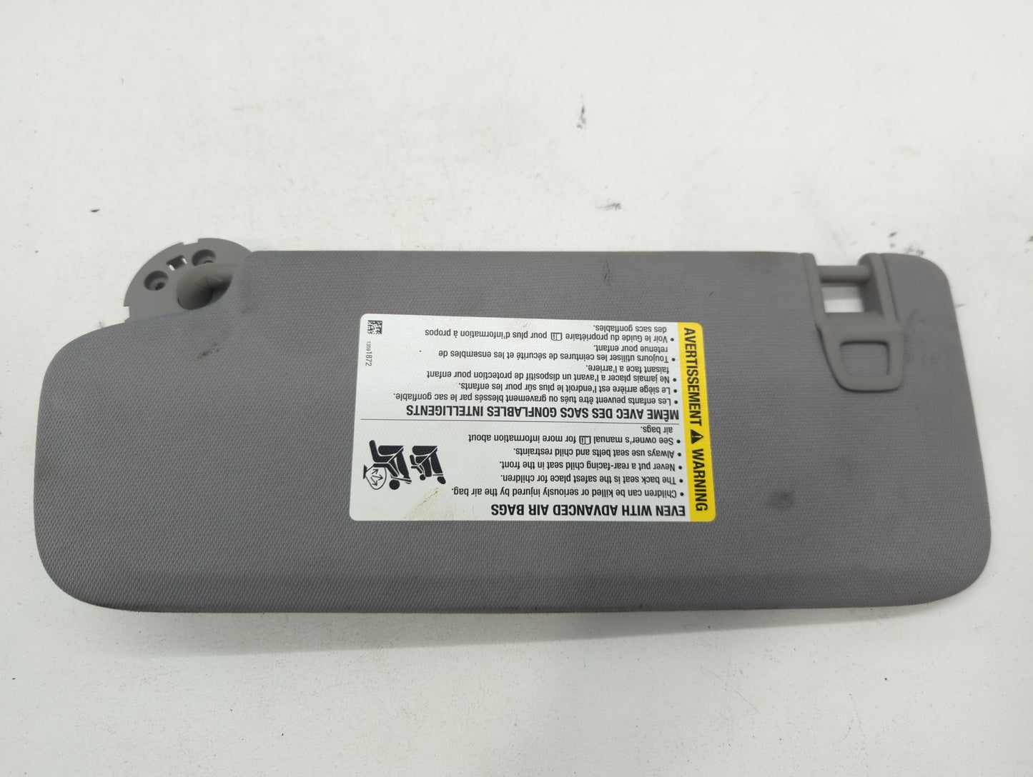 2018-2019 Chevrolet Equinox Sun Visor Shade Replacement Passenger Right Mirror Fits Fits 2018 2019 OEM Used Auto Parts - Oem