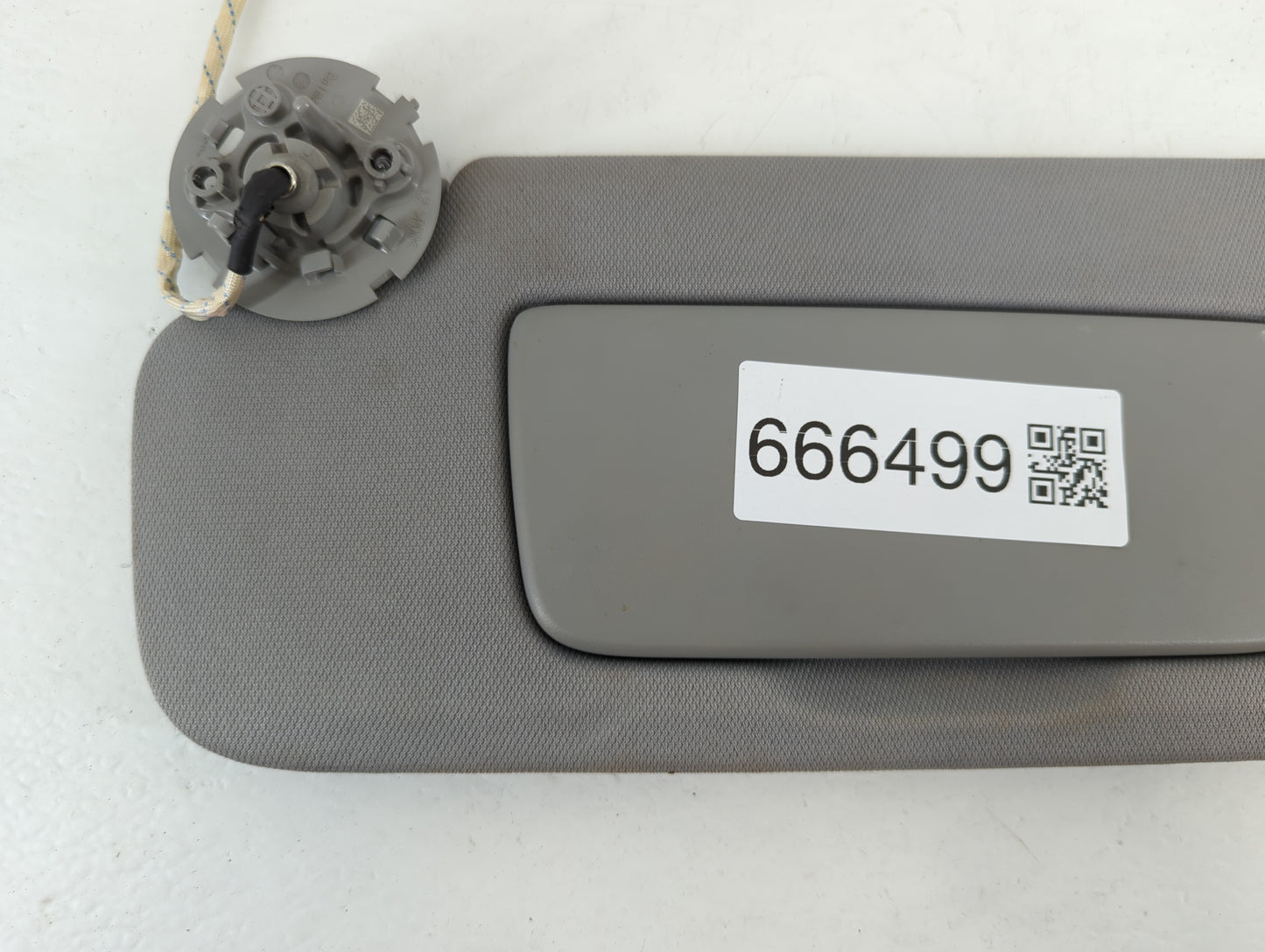 2018-2019 Chevrolet Equinox Sun Visor Shade Replacement Driver Left Mirror Fits Fits 2018 2019 OEM Used Auto Parts - Oemused