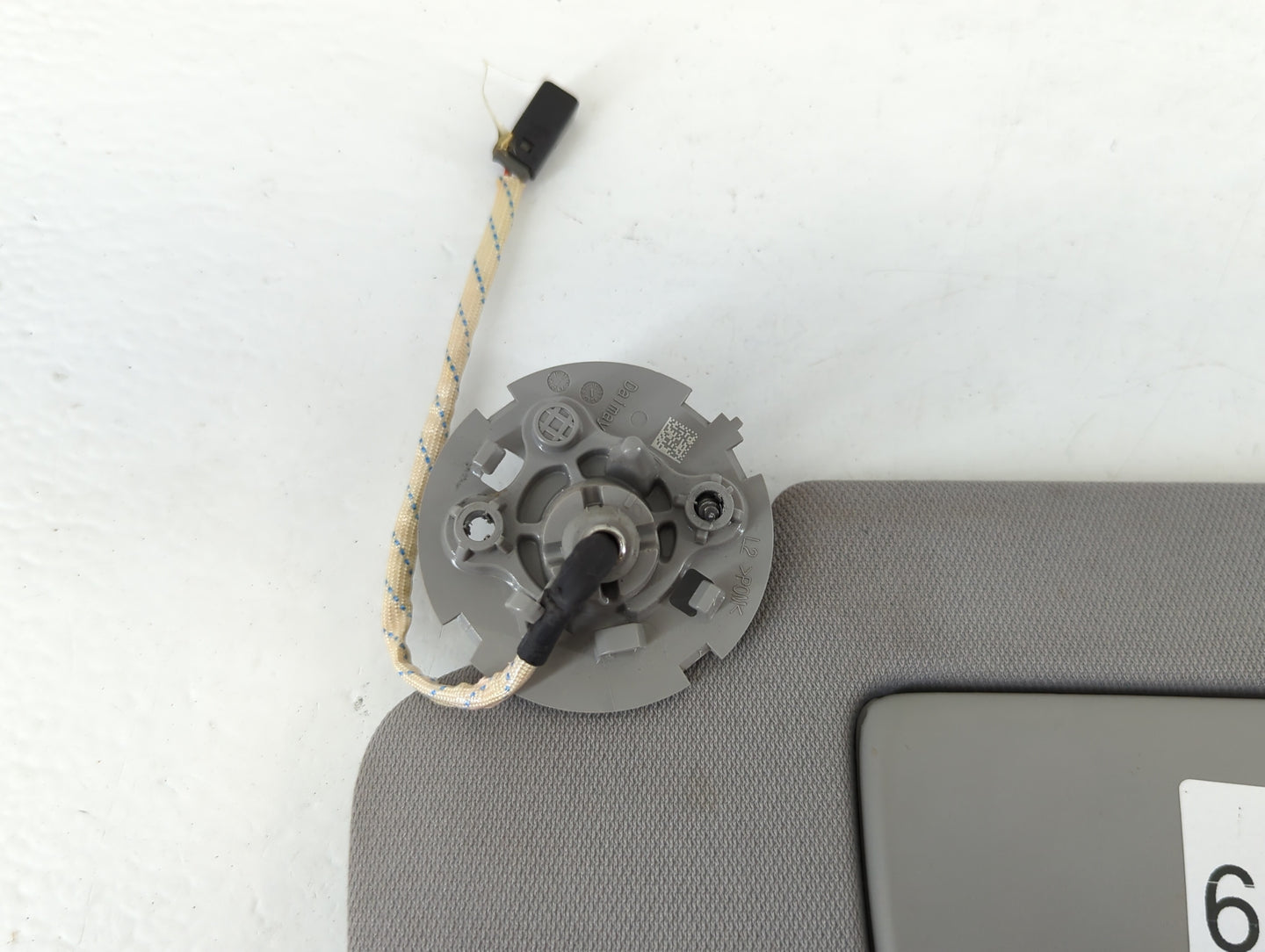 2018-2019 Chevrolet Equinox Sun Visor Shade Replacement Driver Left Mirror Fits Fits 2018 2019 OEM Used Auto Parts - Oemused