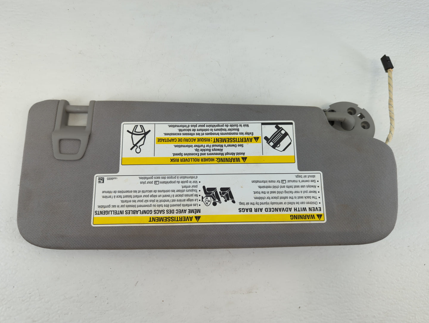 2018-2019 Chevrolet Equinox Sun Visor Shade Replacement Driver Left Mirror Fits Fits 2018 2019 OEM Used Auto Parts - Oemused