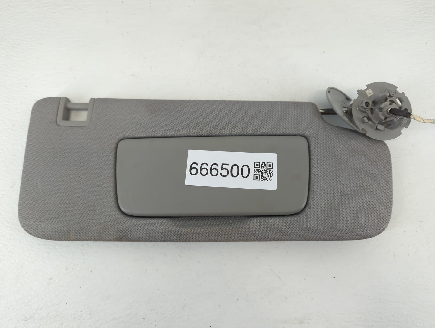 2018-2019 Chevrolet Equinox Sun Visor Shade Replacement Passenger Right Mirror Fits Fits 2018 2019 OEM Used Auto Parts - Oem