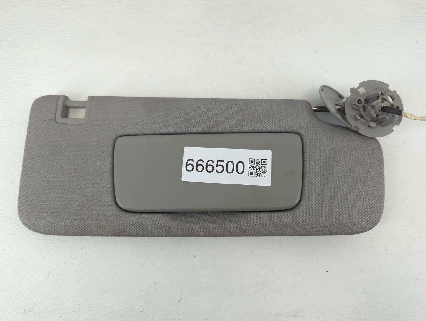 2018-2019 Chevrolet Equinox Sun Visor Shade Replacement Passenger Right Mirror Fits Fits 2018 2019 OEM Used Auto Parts - Oem